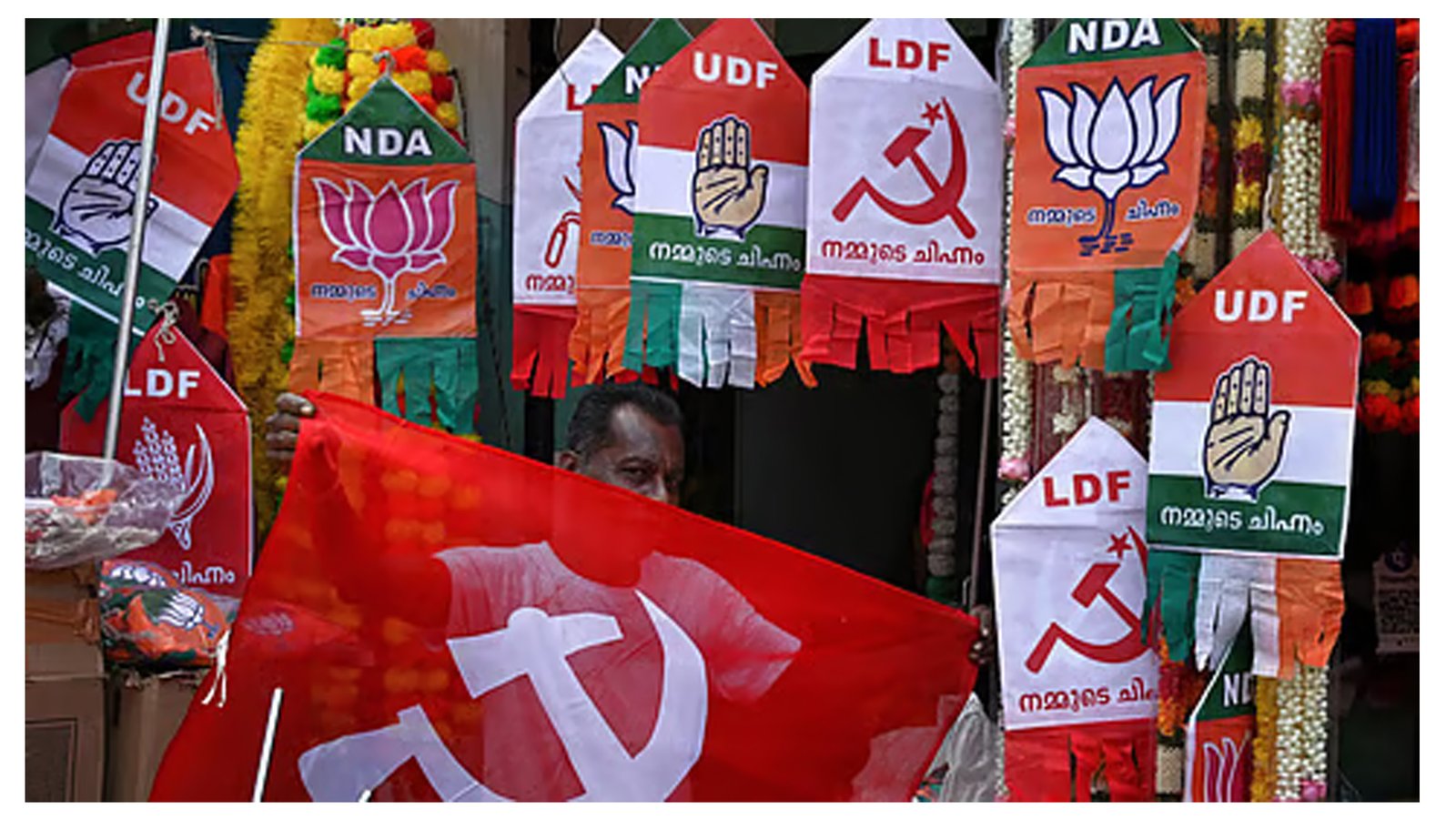 கேரள அரசியல் களம் 2026: மும்முனைப் போட்டியில் வெற்றியைத் தீர்மானிக்கும் 5 முக்கியக் காரணிகள்!