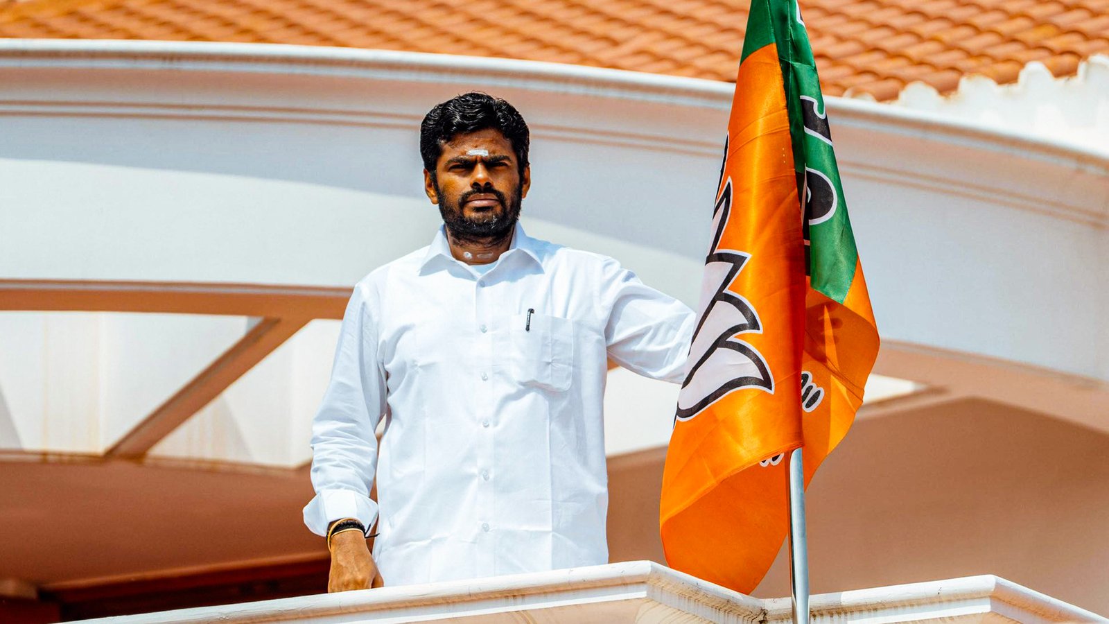 காரைக்காலில் பரபரப்பு - அண்ணாமலை வந்த ஹெலிகாப்டரில் தேர்தல் பறக்கும் படையினர் அதிரடி சோதனை!