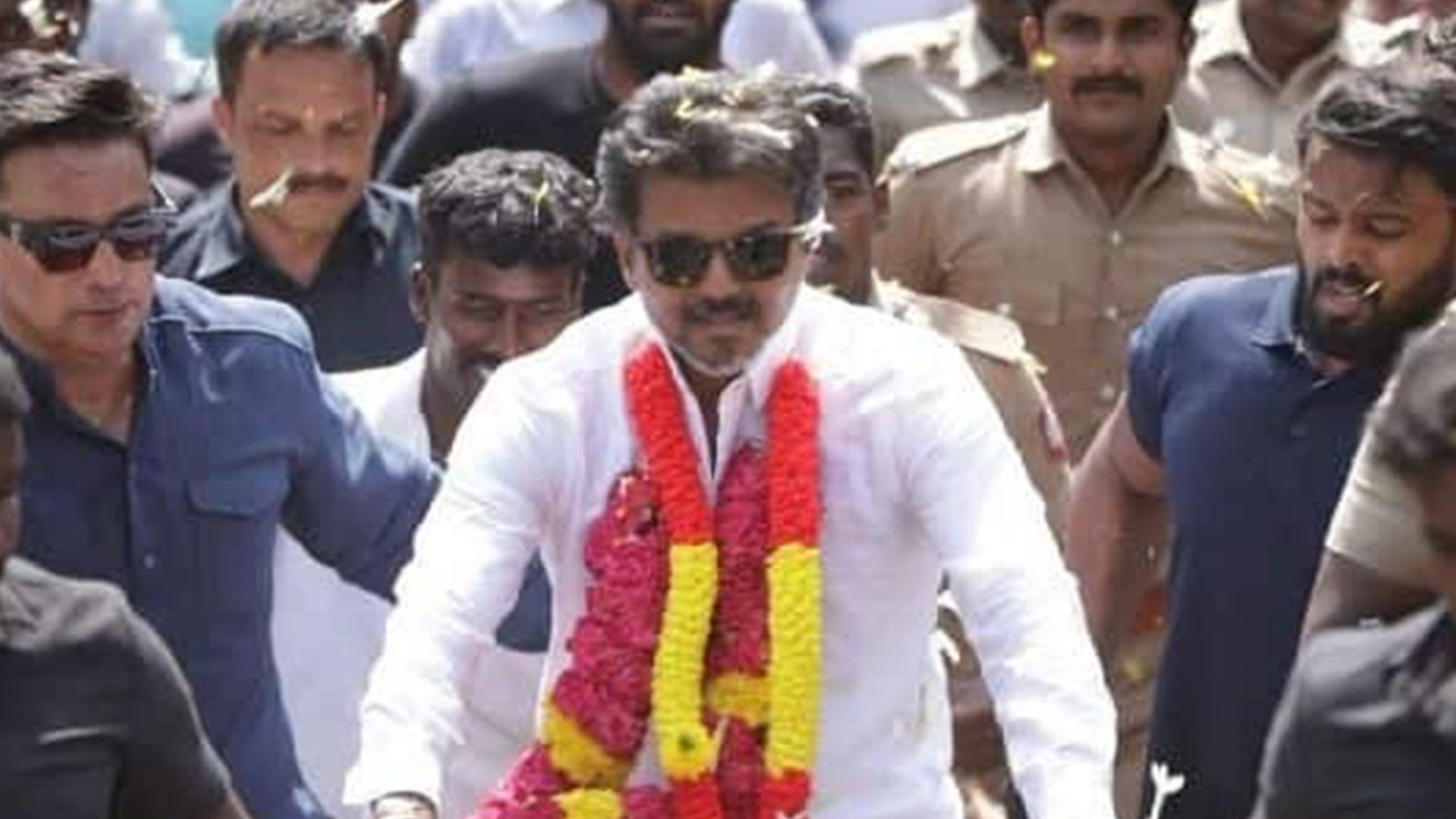 தேர்தல் ஆணையம் அனுமதி அளித்த பிறகும் பிரச்சார நிகழ்ச்சிகள் தொடர்ந்து ரத்து செய்யப்படுவது குறித்து கேள்விகள் எழுந்துள்ளன!