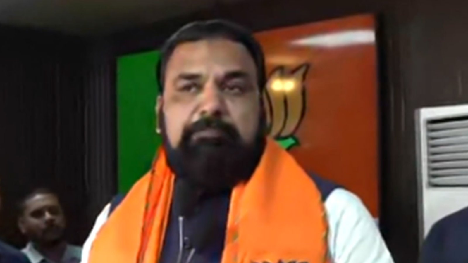 பீகாரில் புதிய சரித்திரம்: முதல் முறையாக பாஜக-வைச் சேர்ந்தவர் முதலமைச்சராகப் பதவியேற்பு!