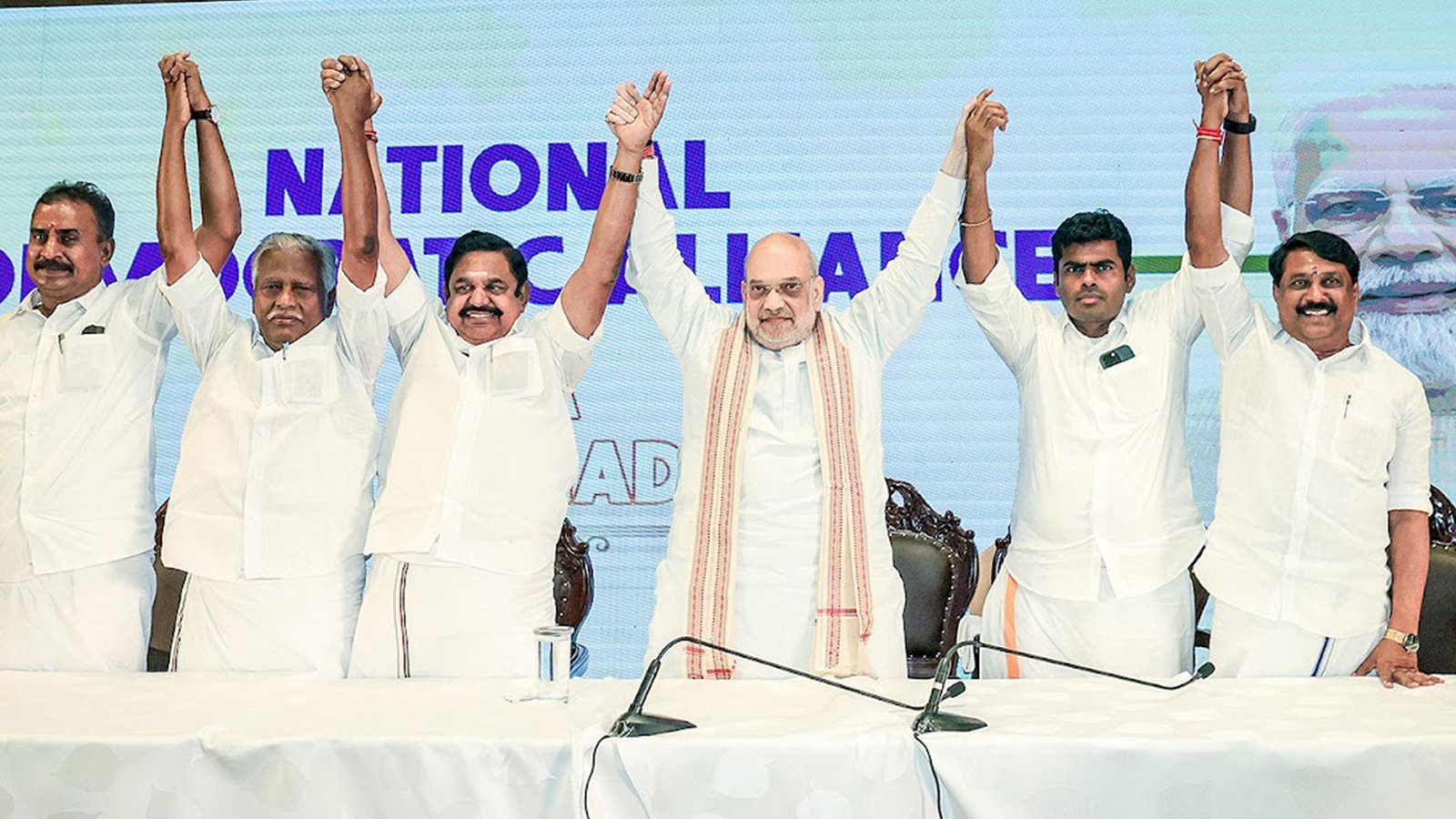 பழைய அதிமுக செத்துவிட்டது; அமித் ஷா கையில் பொம்மை ஆட்சி!" - ராகுல் காந்தி அதிரடி விமர்சனம்!