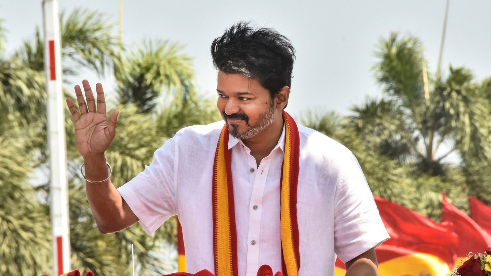 சொத்து மதிப்பை குறைத்து காட்டியதாக வழக்கு: தவெக தலைவர் விஜய் மீது முறைகேடு புகார் - வருமான வரித்துறை பதிலளிக்க நீதிமன்றம் உத்தரவு!