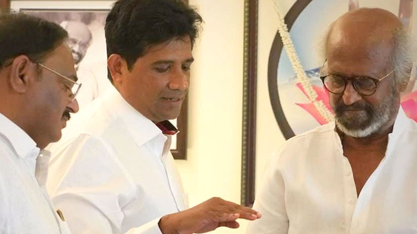 சூப்பர் ஸ்டார் ரஜினிகாந்தை நேரில் சந்தித்த எழிலன் MLA: ஆயிரம் விளக்கு தொகுதியில் செய்த சாதனைகளை விளக்கிக் கூறிய திமுக வேட்பாளர்!