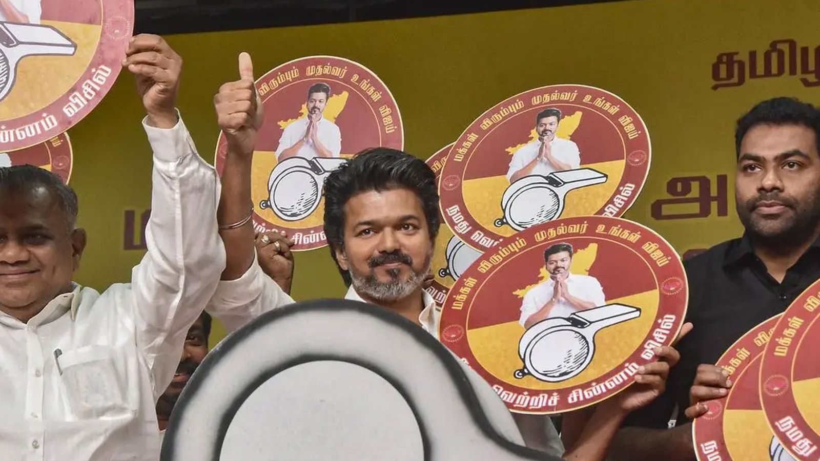 "பணமழை பொழிந்தாலும் மயங்கிவிடாதீர்கள்!" - ஏப்ரல் 23-ல் விசில் சின்னத்திற்கு வாக்களிக்கத் தவெக தலைவர் விஜய் உருக்கமான வேண்டுகோள்!