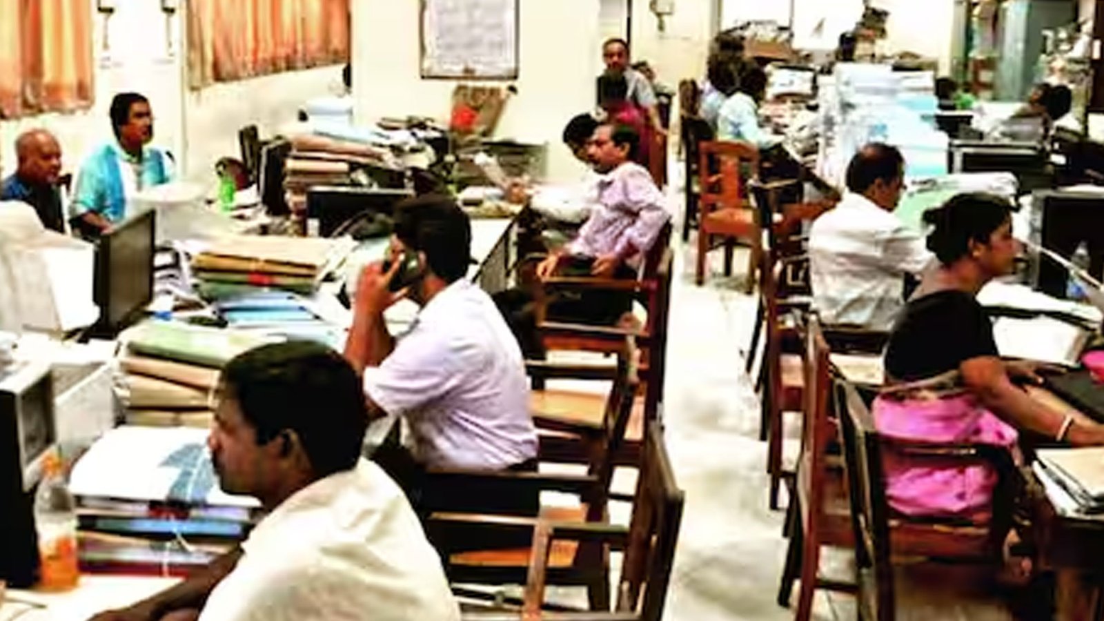 கேரளாவில் பணிபுரியும் தமிழக வாக்காளர்களுக்கு நற்செய்தி! நாளை சம்பளத்துடன் கூடிய விடுமுறை - கேரள அரசு அதிரடி உத்தரவு!