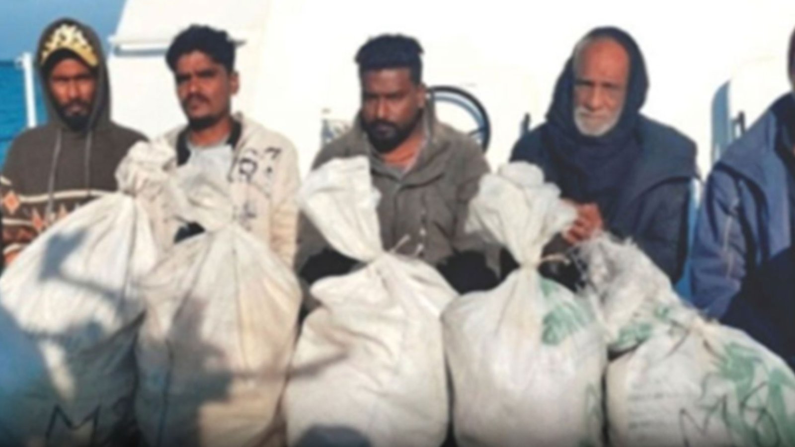 நடுக்கடலில் ரூ. 385 கோடி போதைப்பொருள் கடத்தல்: 6 பாகிஸ்தானியர்களுக்கு 20 ஆண்டுகள் கடுங்காவல் தண்டனை - குஜராத் நீதிமன்றம் அதிரடி தீர்ப்பு!