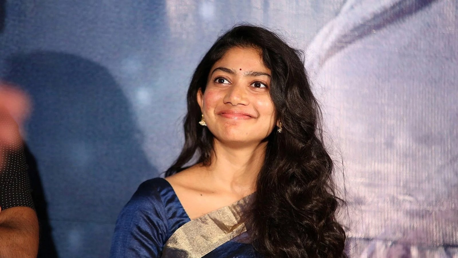 "சொல்லாத விஷயத்தை சொன்னதாக மாற்றினார்கள்!" - போலி செய்திகளால் மன அழுத்தத்திற்கு உள்ளான சாய் பல்லவி: கண்கலங்கிய நடிகை!