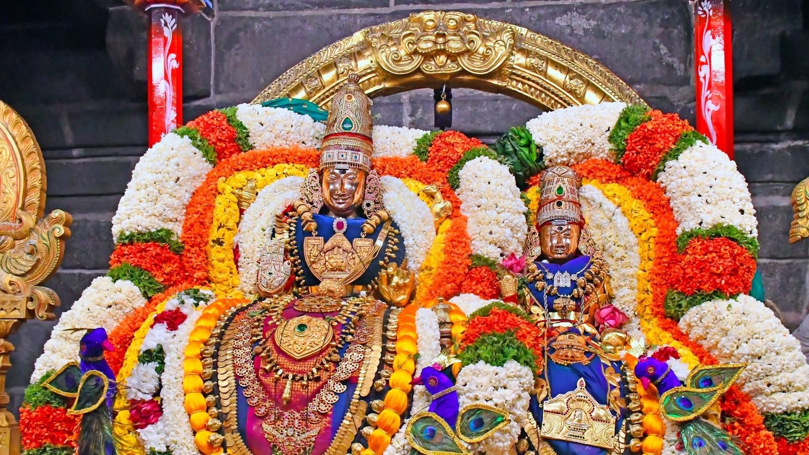 திருவண்ணாமலையில் சித்திரை வசந்த உற்சவம்: அம்பாளுடன் மகிழ மரத்தைச் சுற்றி வந்து அருள்பாலித்த அண்ணாமலையார்!