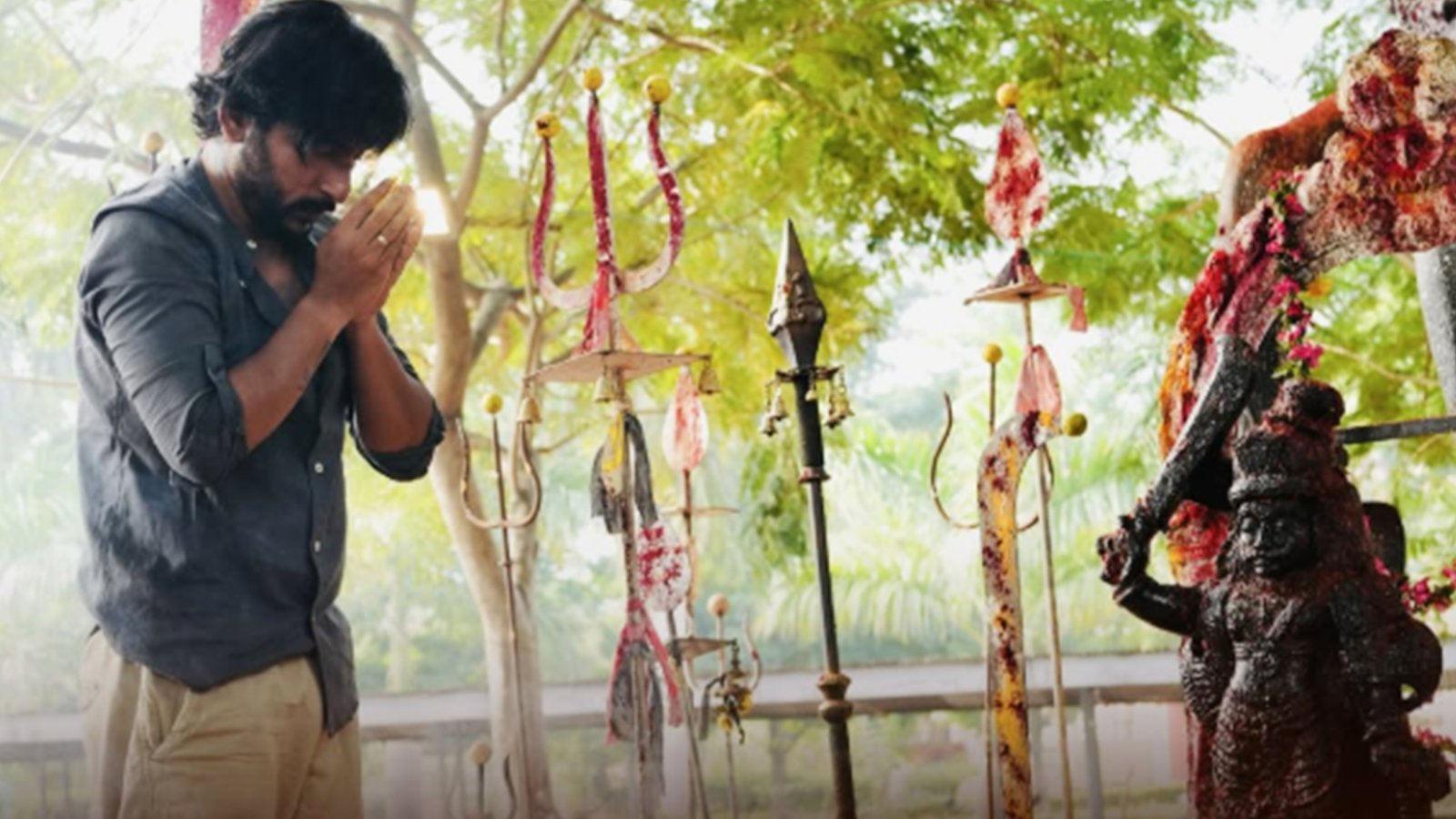 "கருப்பா கூட வா": ஆர்.ஜே.பாலாஜி இயக்கத்தில் சூர்யா நடிக்கும் 'கருப்பு' படத்தின் முக்கிய பாடல் இன்று வெளியீடு!
