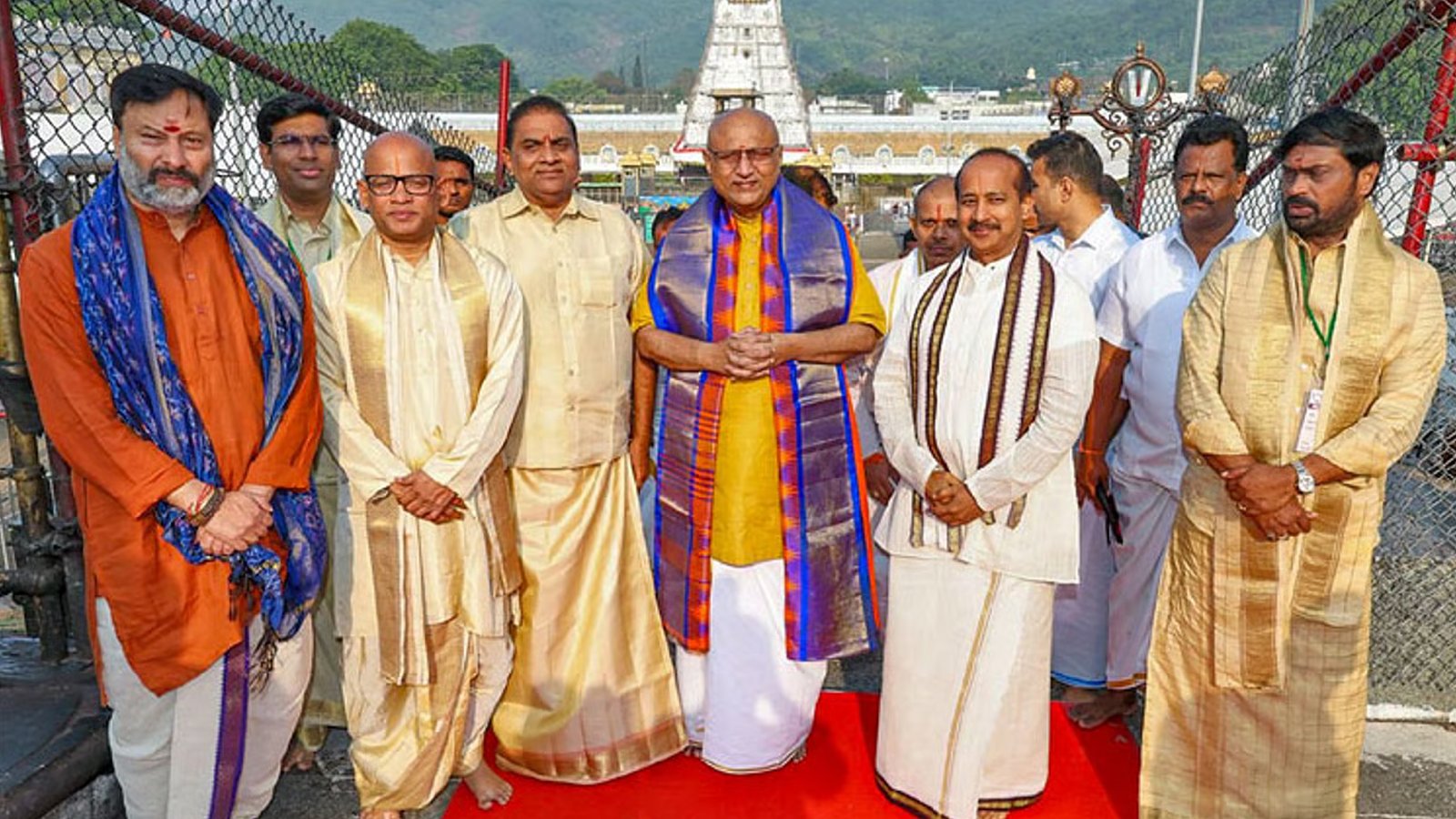 திருப்பதி ஏழுமலையானை தரிசித்த துணை ஜனாதிபதி சி.பி. ராதாகிருஷ்ணன்: பக்திப் பரவசத்துடன் வழிபாடு!
