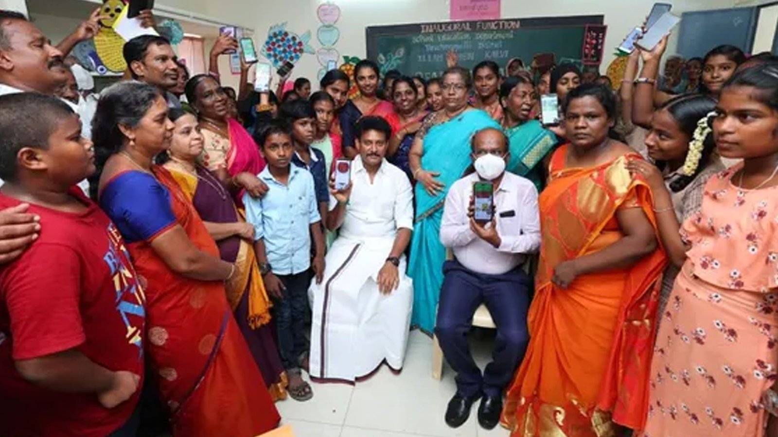 அரசுப் பள்ளிகள் மீது திரும்பிய மக்கள் கவனம்: மாணவர் சேர்க்கை 1 லட்சத்தைக் கடந்து சாதனை - கல்வித்துறை உற்சாகம்!
