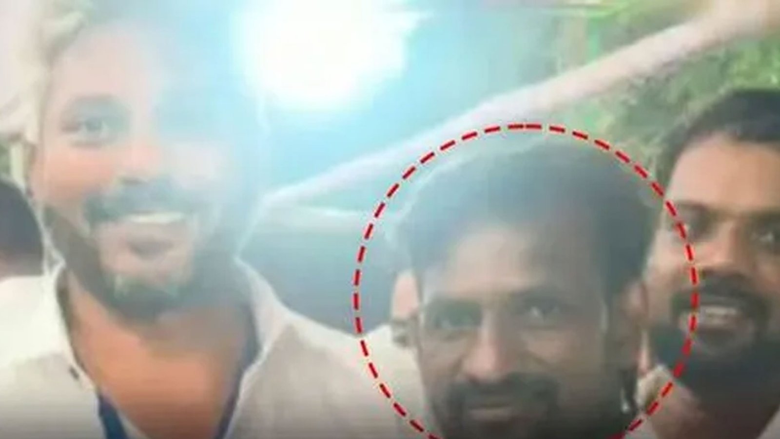 சென்னை காசிமேட்டில் பயங்கரம்: 10 வயது சிறுமிக்கு பாலியல் தொல்லை - தவெக நிர்வாகி ‘பாம்பு’ தினேஷ் போக்சோ சட்டத்தில் அதிரடி கைது!