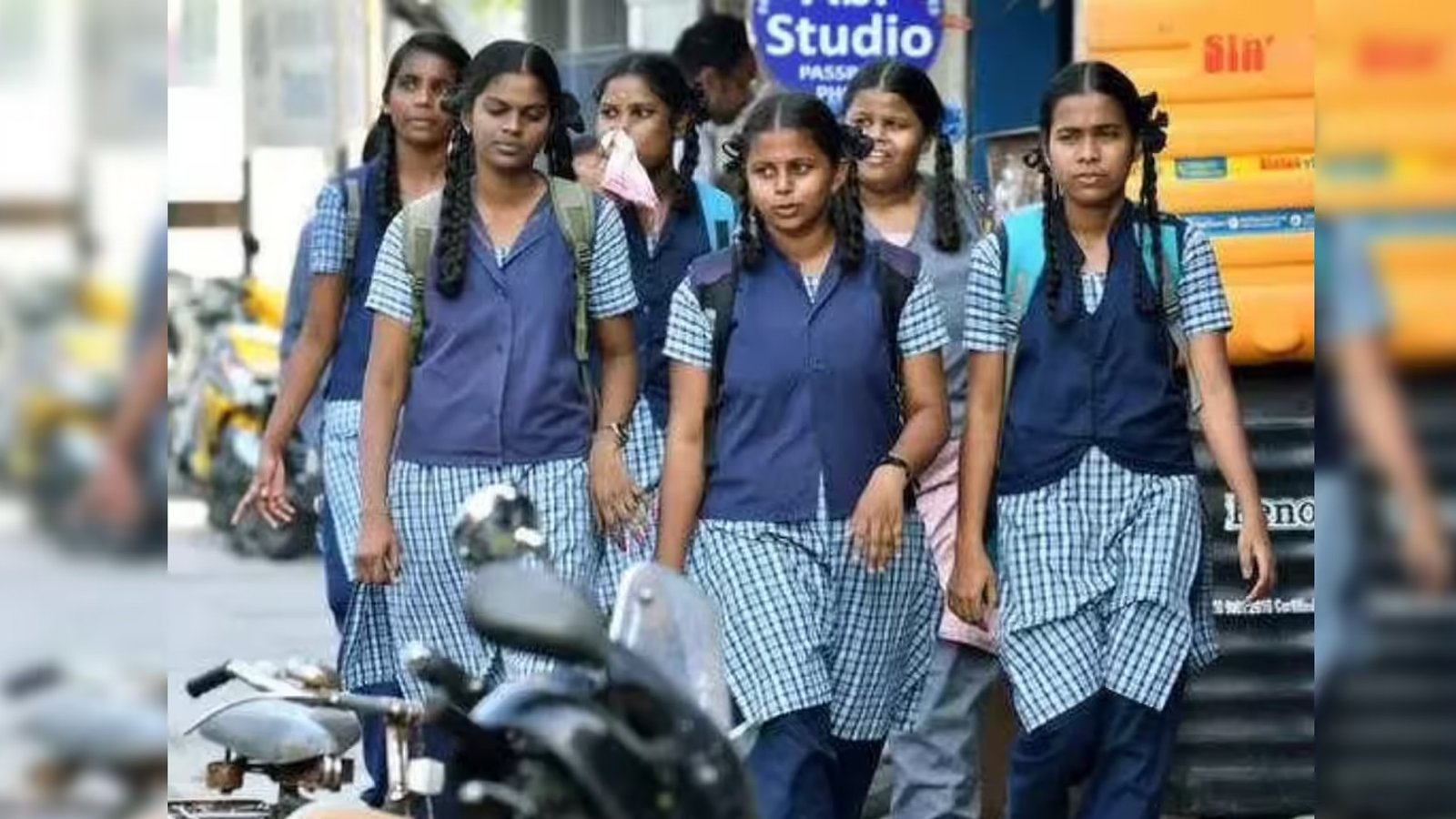 +2 பொதுத்தேர்வு முடிவுகள் வெளியாகும் தேதி தள்ளிவைப்பு: பள்ளிக்கல்வித்துறை முக்கிய அறிவிப்பு!
