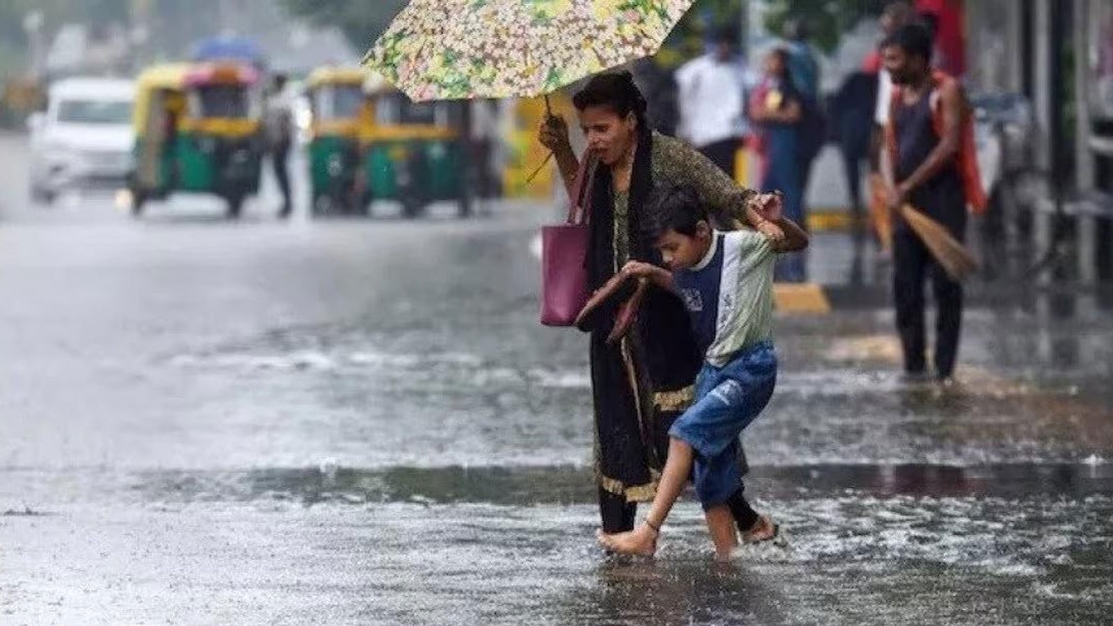 சென்னையில் வெளுத்து வாங்கிய மழை: மாதவரம், வடபழனியில் அதிகபட்ச மழைப் பதிவு! குளிர்ச்சியான வானிலையால் மக்கள் மகிழ்ச்சி!