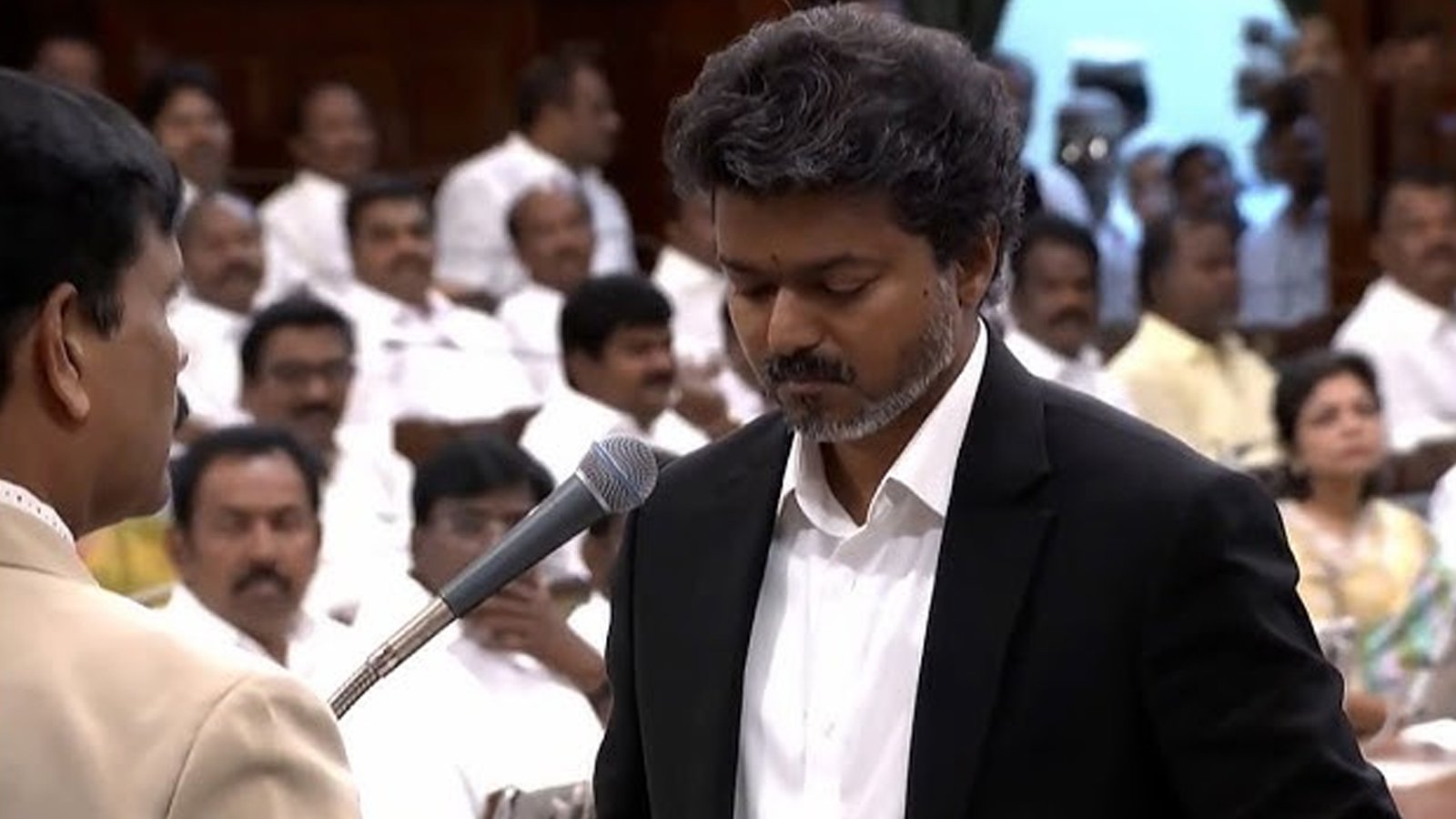அதிகாரம் காட்டும் அரசு அல்ல, அனைவரையும் அரவணைக்கும் அரசு!" - சட்டப்பேரவையில் முதலமைச்சர் விஜய் நெகிழ்ச்சிப் பேச்சு!