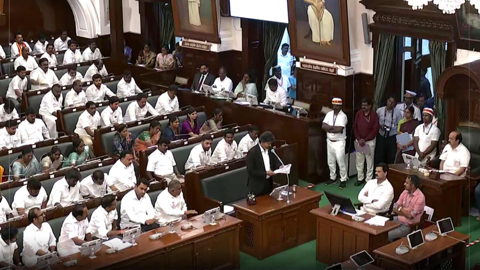 தமிழகச் சட்டப்பேரவை தேதி குறிப்பிடாமல் ஒத்திவைப்பு: நம்பிக்கை வாக்கெடுப்பு வெற்றிக்குப் பின் சபாநாயகர் அதிரடி அறிவிப்பு!