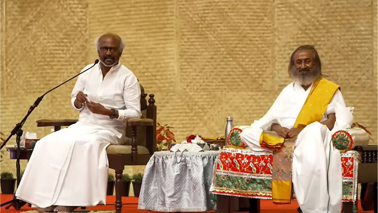 "என்னை யாரும் பார்க்கவில்லை.. என் ஆணவம் உடைந்தது!" - பெங்களூரு நிகழ்வில் ரஜினிகாந்த் உருக்கமான பேச்சு!