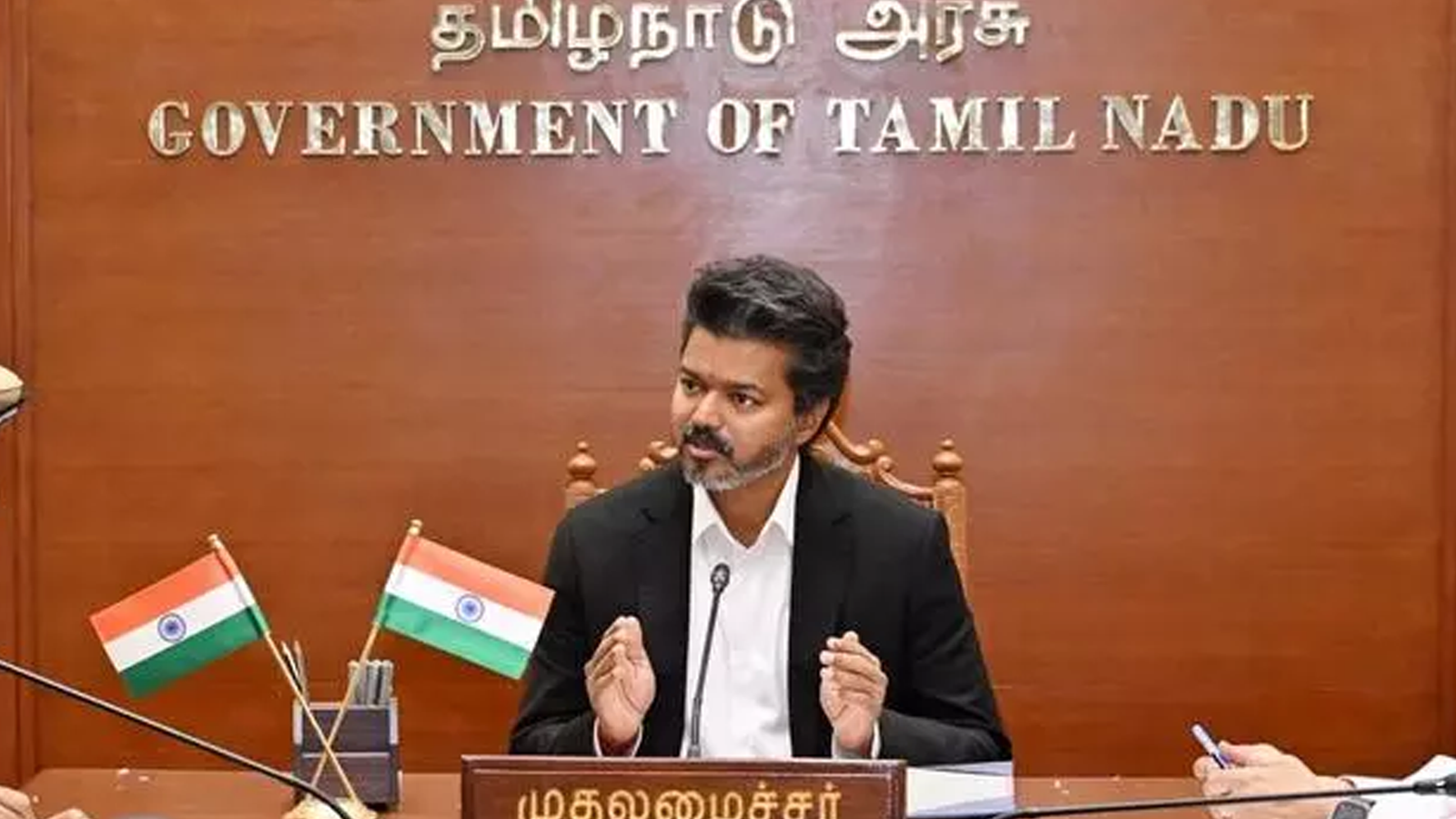 முதலமைச்சர் ஆலோசனை..! தலைமைச் செயலகத்தில் பள்ளிக்கல்வித்துறை அமைச்சர் ராஜ்மோகனுடன் முதலமைச்சர் விஜய் தீவிர ஆலோசனை!