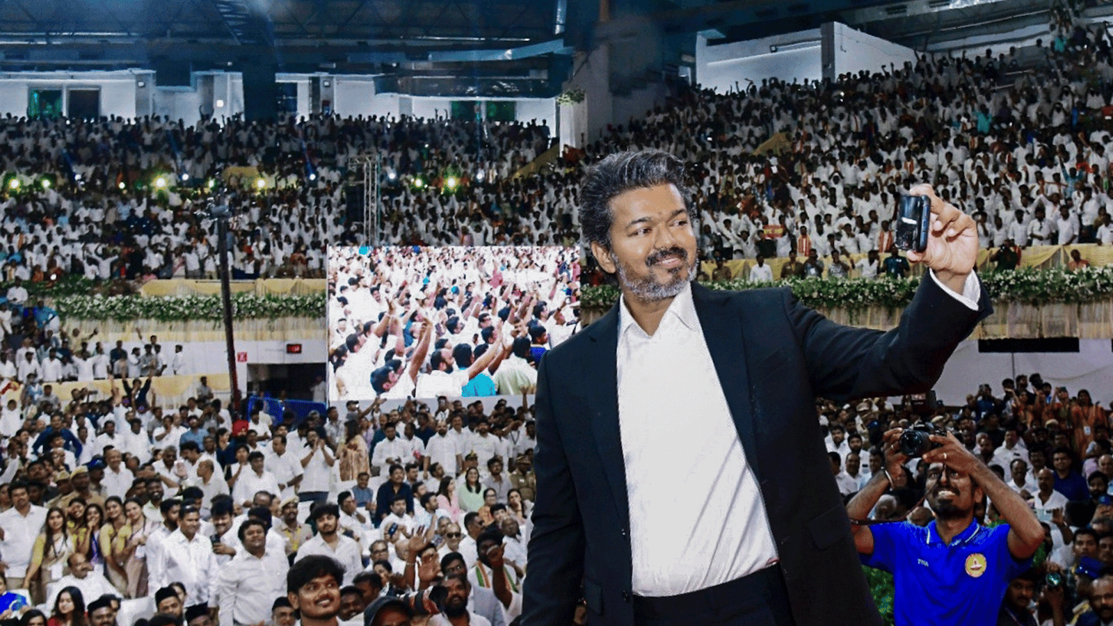 முதலில் வந்தே மாதரம் பாடல்! கடுமையான எதிர்ப்புக்கு மத்தியில் தொடங்கிய அமைச்சர்கள் பதவியேற்பு விழா!