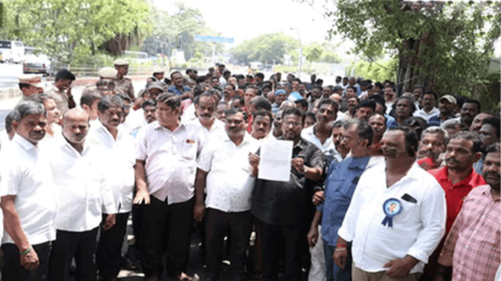 ஈரோட்டில் நீடிக்கும் டாஸ்மாக் ஊழியர்கள் போராட்டம்: இன்று 4-வது நாளாகவும் தொடரும் எனத் தகவல்!