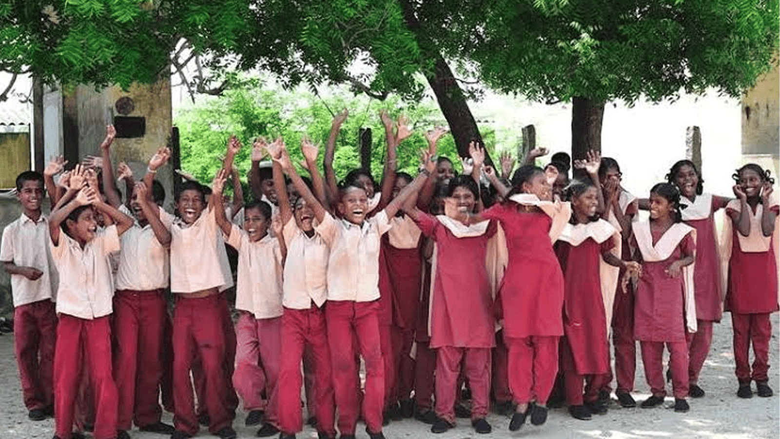 மீண்டும் பள்ளிக்கு! 49 நாட்கள் கோடை விடுமுறைக்குப் பின் தமிழகத்தில் இன்று பள்ளிகள் திறப்பு! முதல் நாளே விலையில்லாப் பாடப்புத்தகங்கள், சீருடைகள் வழங்க அரசு ஏற்பாடு!