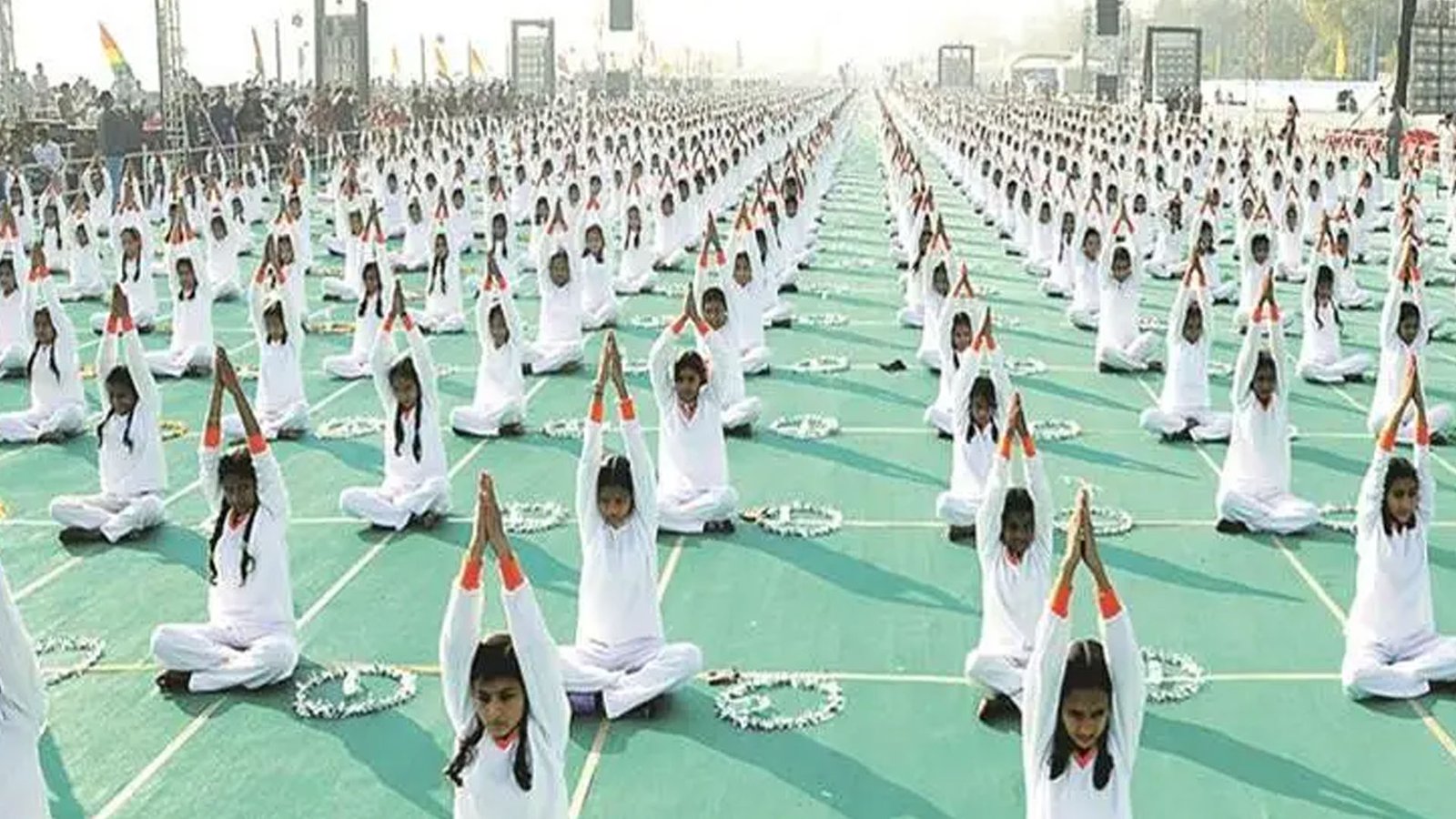 மேற்கு வங்கத்தில் முதல் முறையாகப் பிரம்மாண்ட சர்வதேச யோகா தினம் - பிரதமர் மோடி பங்கேற்பு!