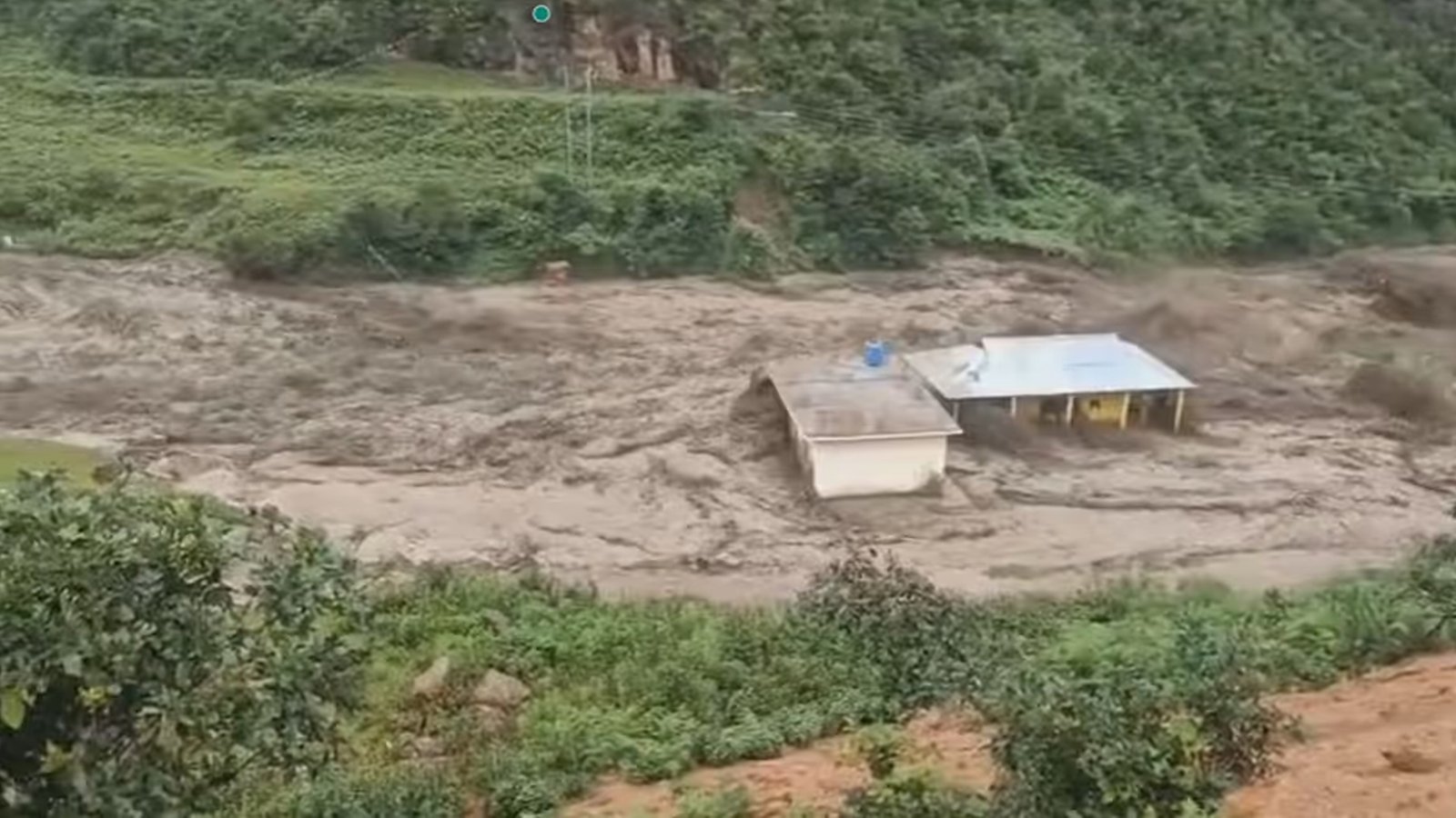 அருணாச்சலப் பிரதேசத்தில் கனமழை மற்றும் திடீர் வெள்ளம் - வீடுகள் சேதம், 3 பேர் மாயம்!