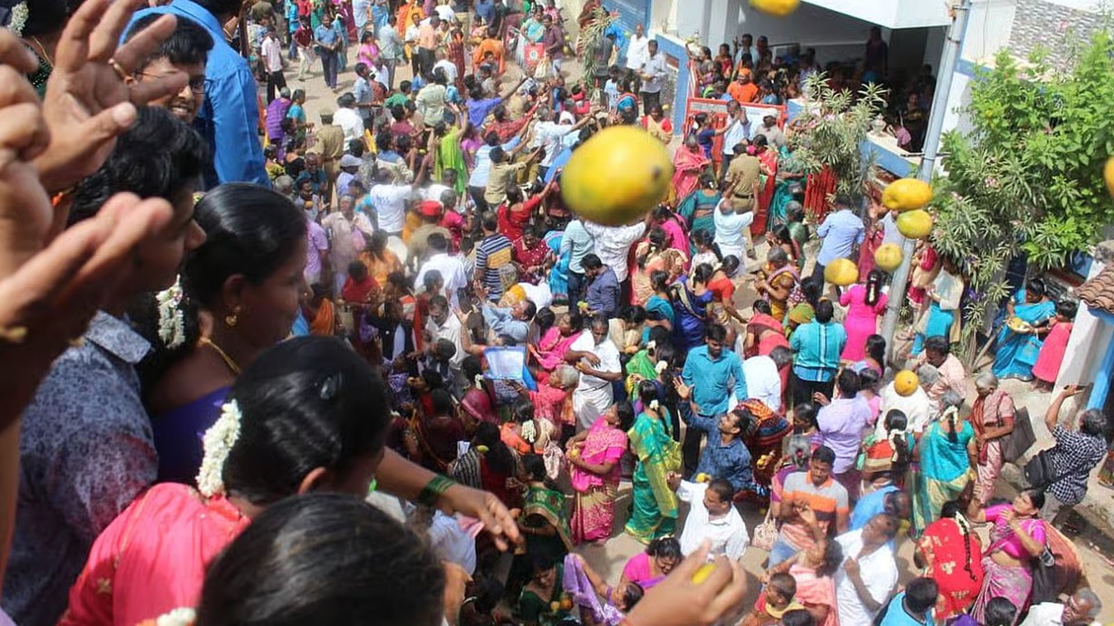 உலகப் புகழ்பெற்ற காரைக்கால் மாங்கனி திருவிழா - பிச்சாண்டவர் வீதி உலா கோலாகலமாக நடைபெற்றது!