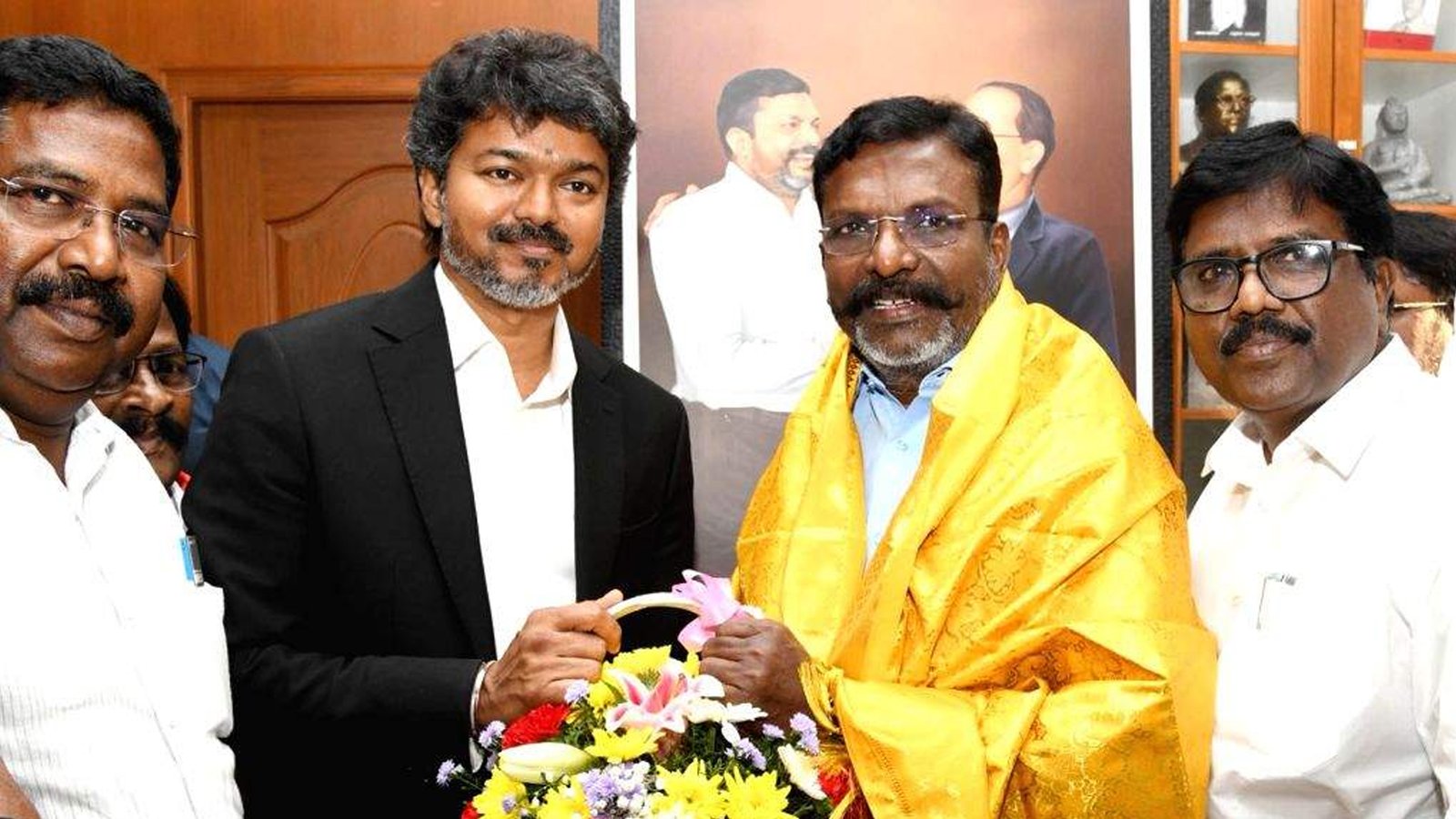 முதலமைச்சர் விஜய்யுடன் விசிக தலைவர் திருமாவளவன் ஆலோசனை,புதிய கூட்டணி குறித்த முக்கியப் பேச்சுவார்த்தை!