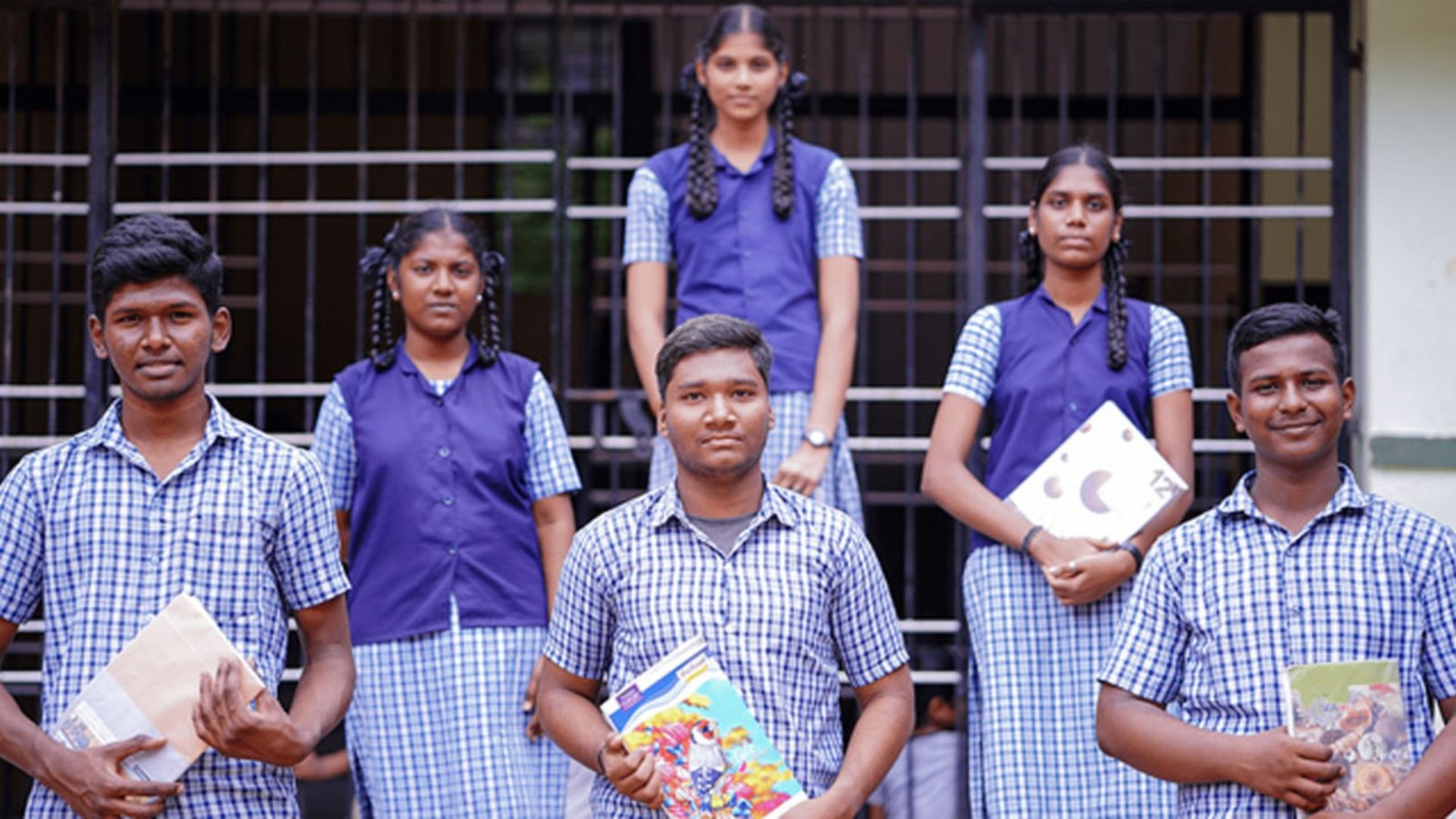பட்ஜெட்டில் கல்வி ஜாக்பாட்..? கல்லூரி மாணவர்களுக்கு ரூ.8,000.. விவசாயிகளின் குழந்தைகளுக்கு இலவச உயர் கல்வி திட்டம்?