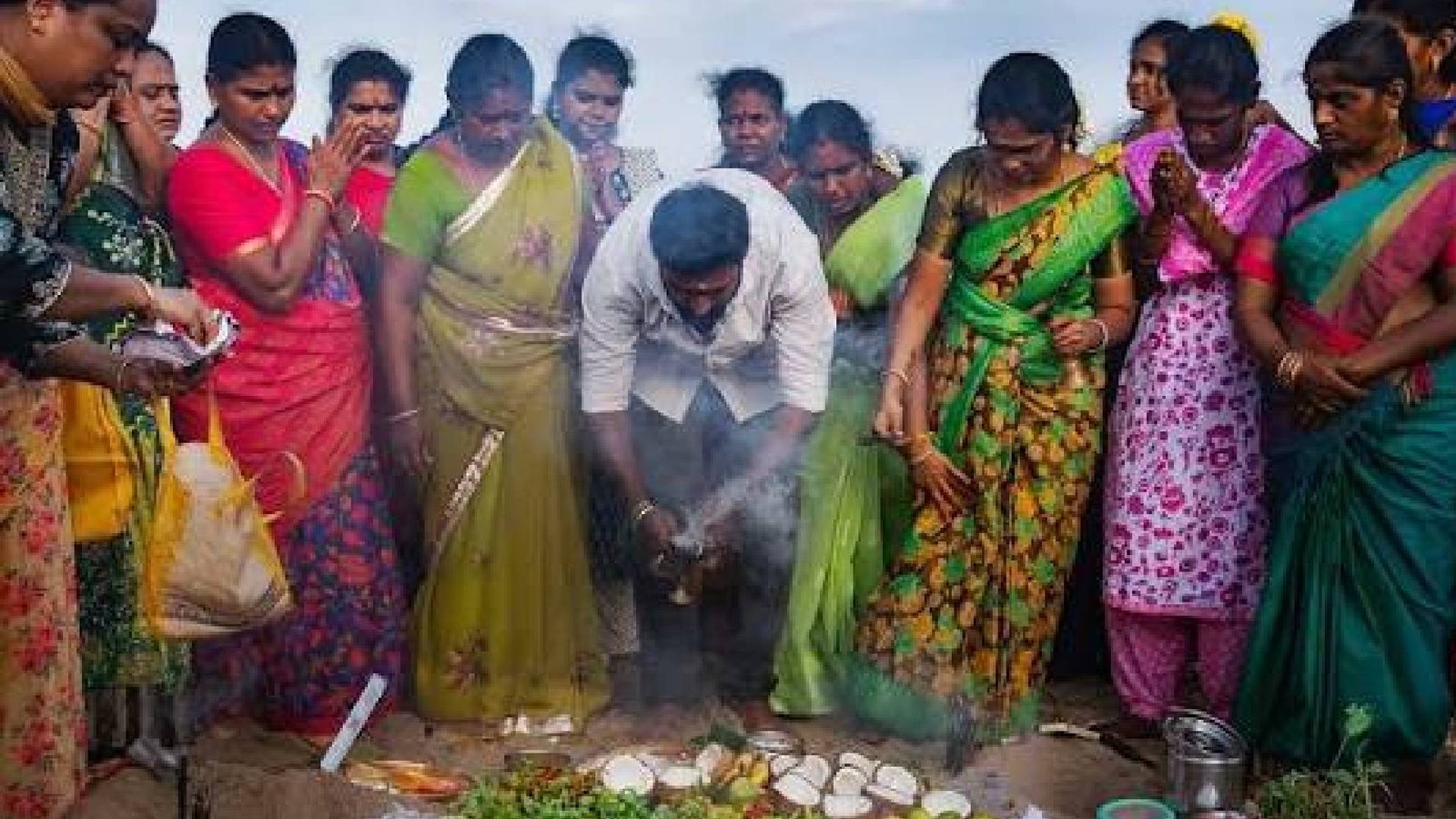தமிழகம் முழுவதும் ஆடிப்பெருக்கு கொண்டாட்டம்; மகிழ்ச்சியுடன் வழிபட்ட பொதுமக்கள்