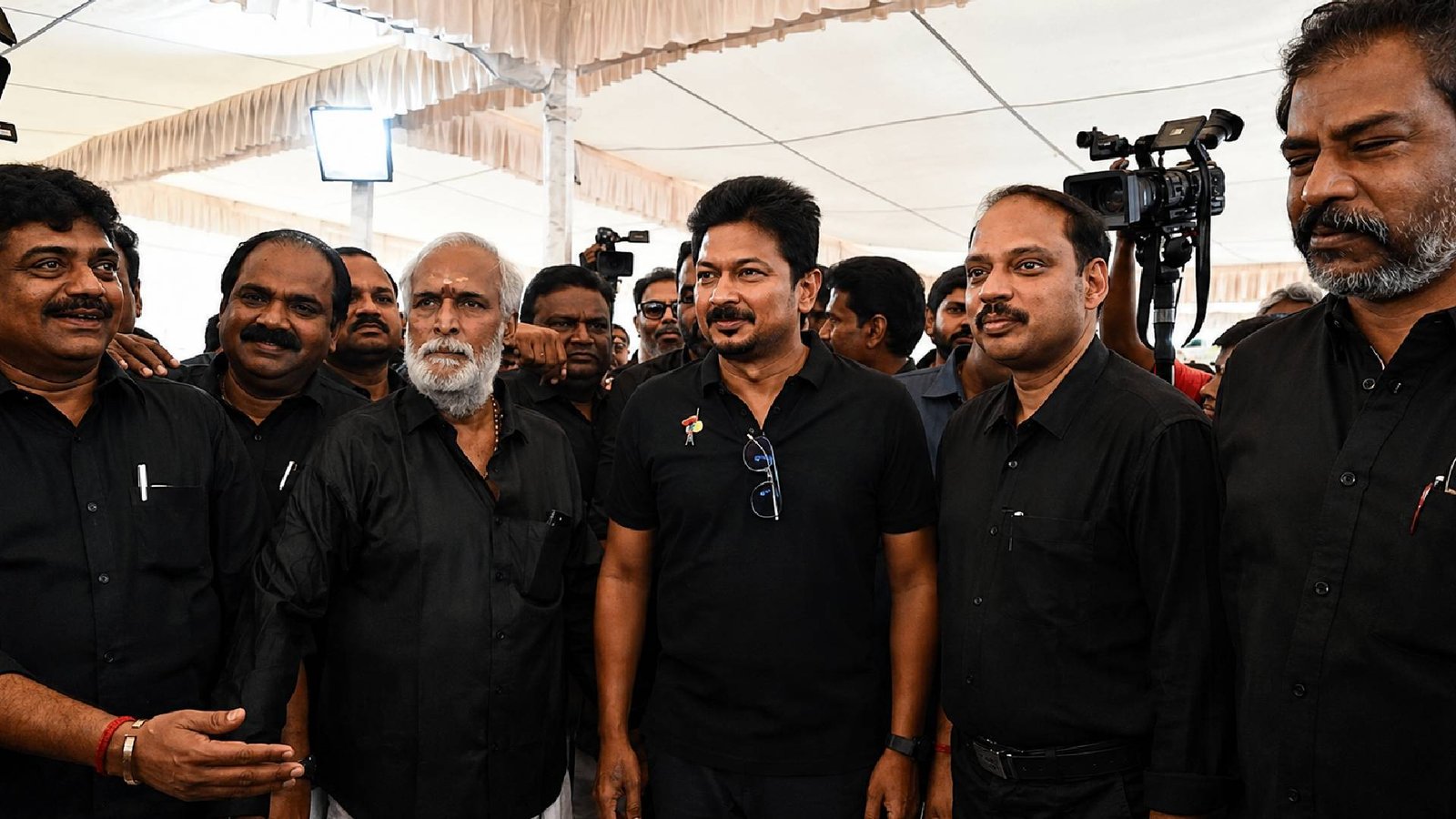 வேளாண் பட்ஜெட்: கருப்பு உடையில் பேரவைக்கு வந்த உதயநிதி ஸ்டாலின் மற்றும் திமுக எம்எல்ஏக்கள்!