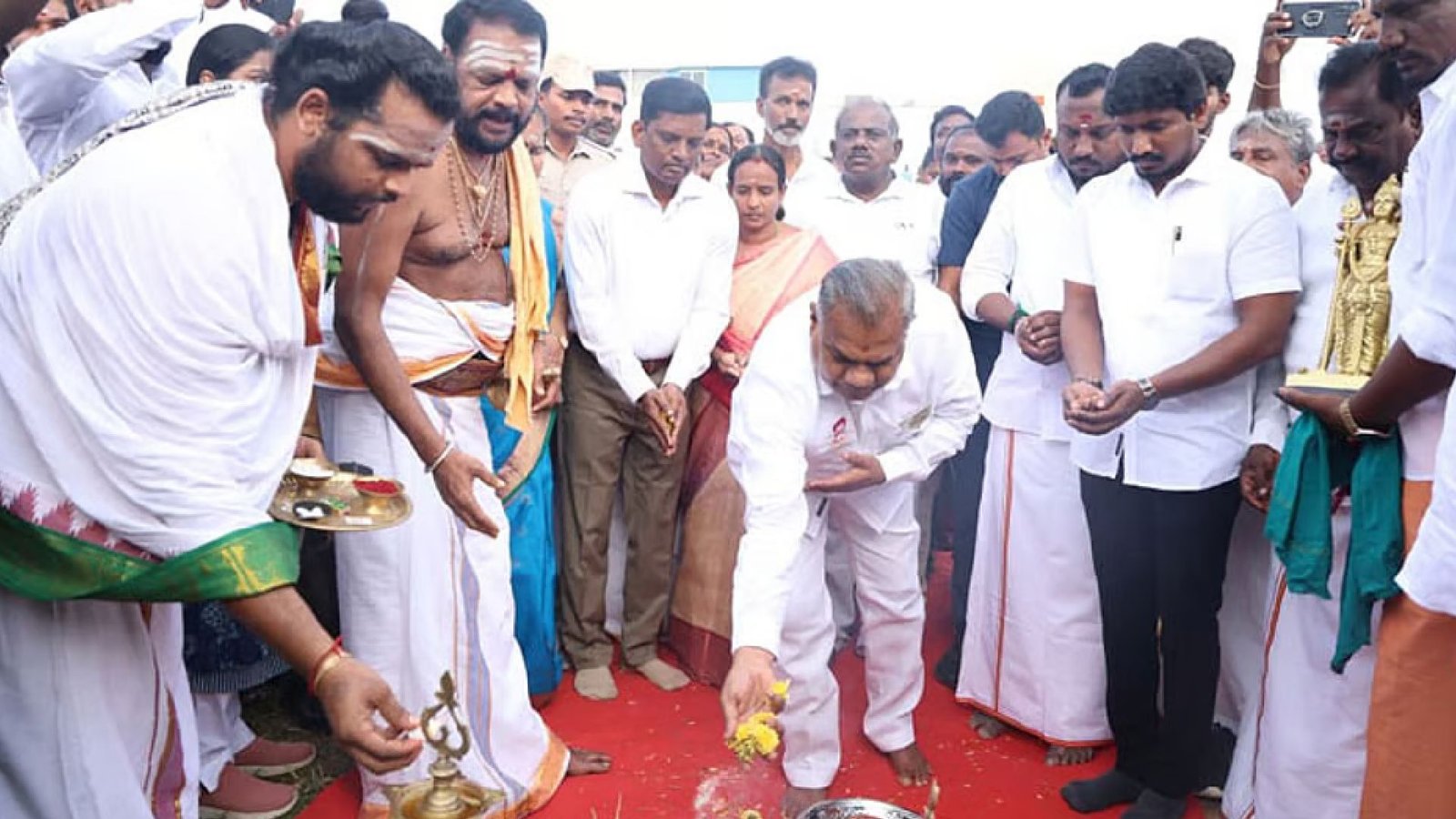 தமிழகத்தில் ரூ.500 கோடியில் நீர்நிலைகள் புனரமைப்பு; அமைச்சர் ஆனந்த் தொடங்கி வைத்தார்