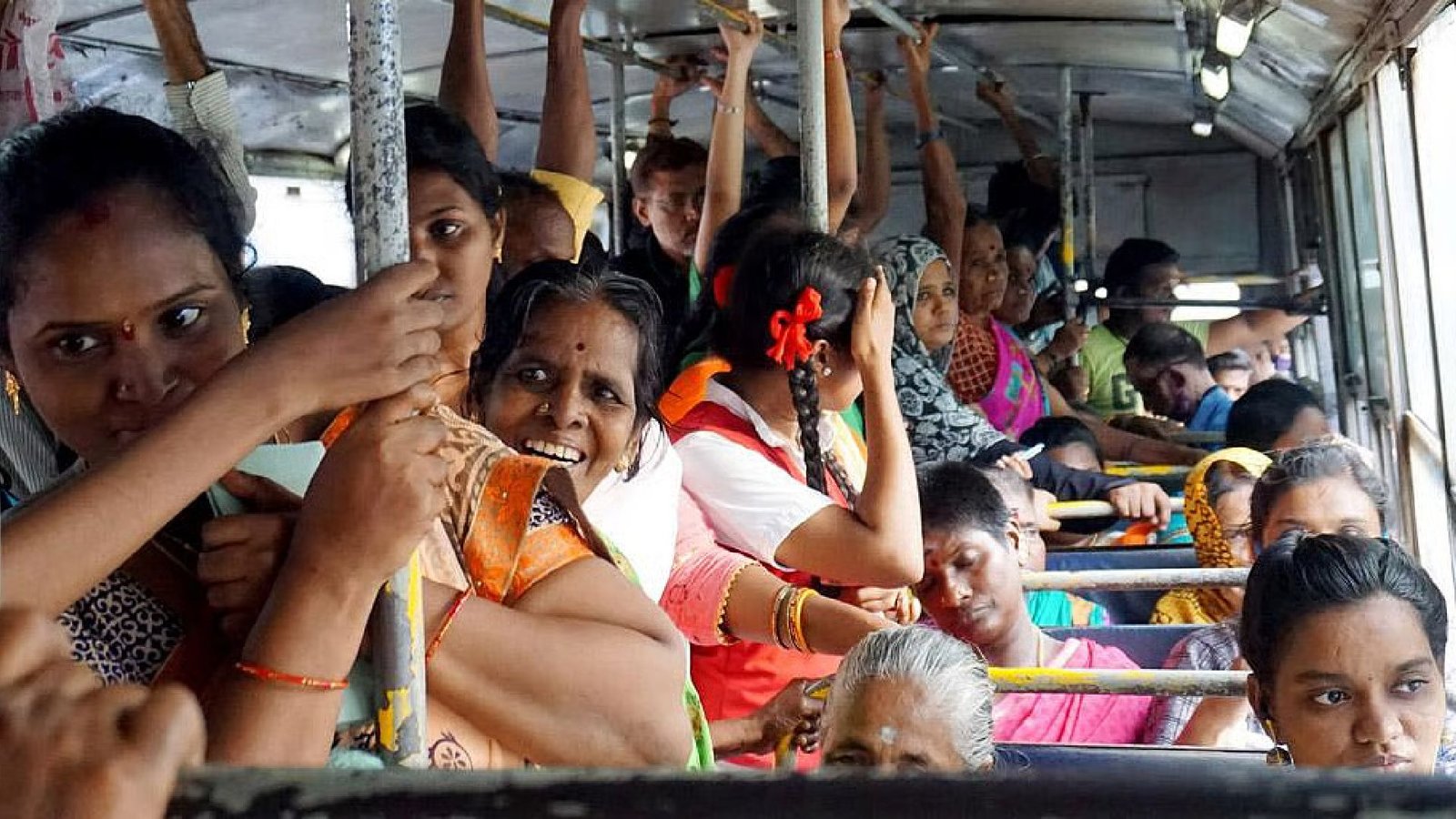 தமிழகத்தில் பெண்கள் கட்டணமின்றி எத்தனை பேருந்துகளில் பயணிக்கலாம்? 72 லட்சம் பெண்கள் தினசரி பயன்பெறும் திட்டம்!