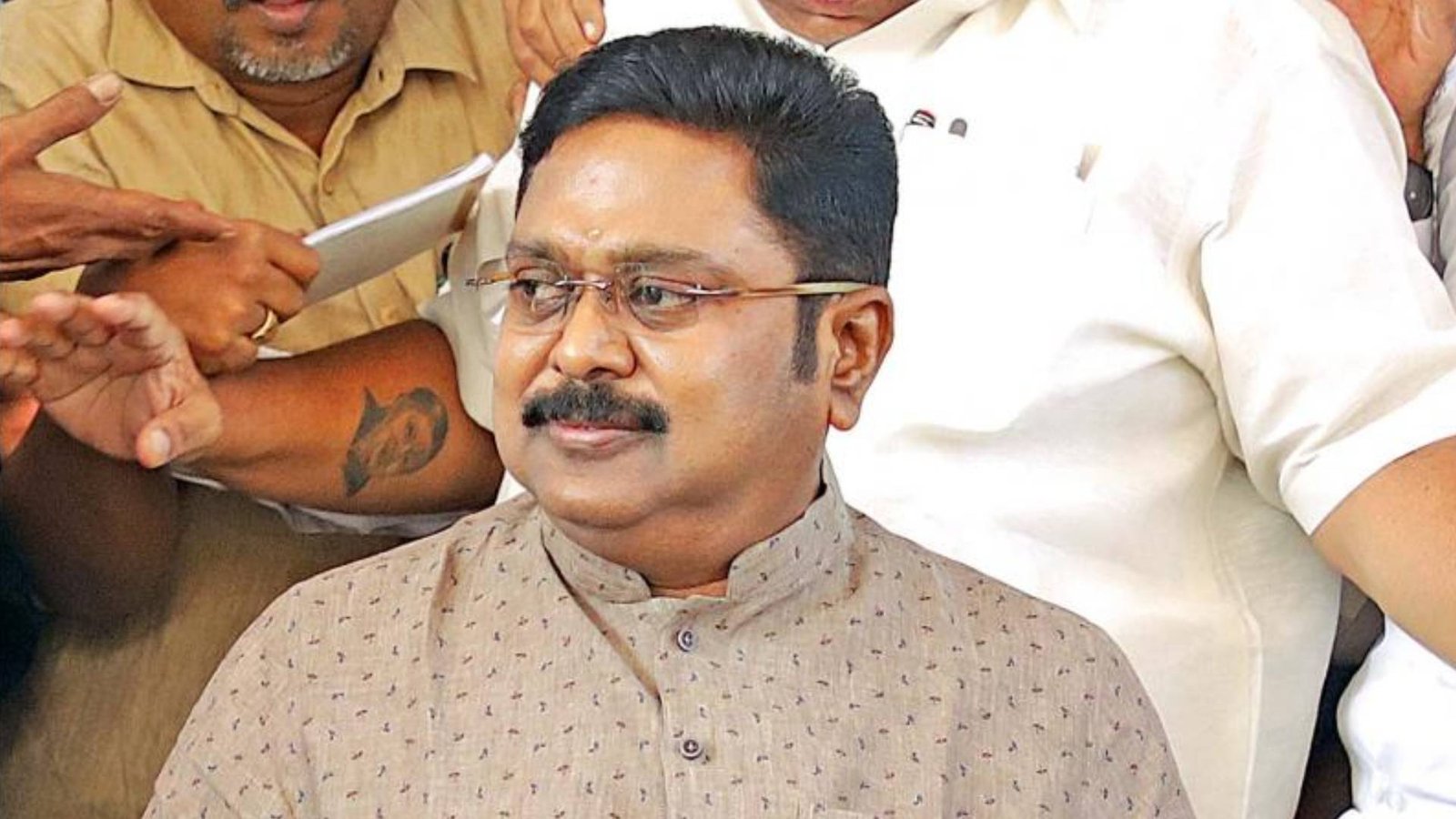 "லஞ்சத்திற்கு எதிரான முதலமைச்சரின் முழக்கம் வெறும் சினிமா வசனம் தானா?" - நெல் கொள்முதல் நிலைய ஊழலைச் சுட்டிக்காட்டி டிடிவி தினகரன் சாடல்!