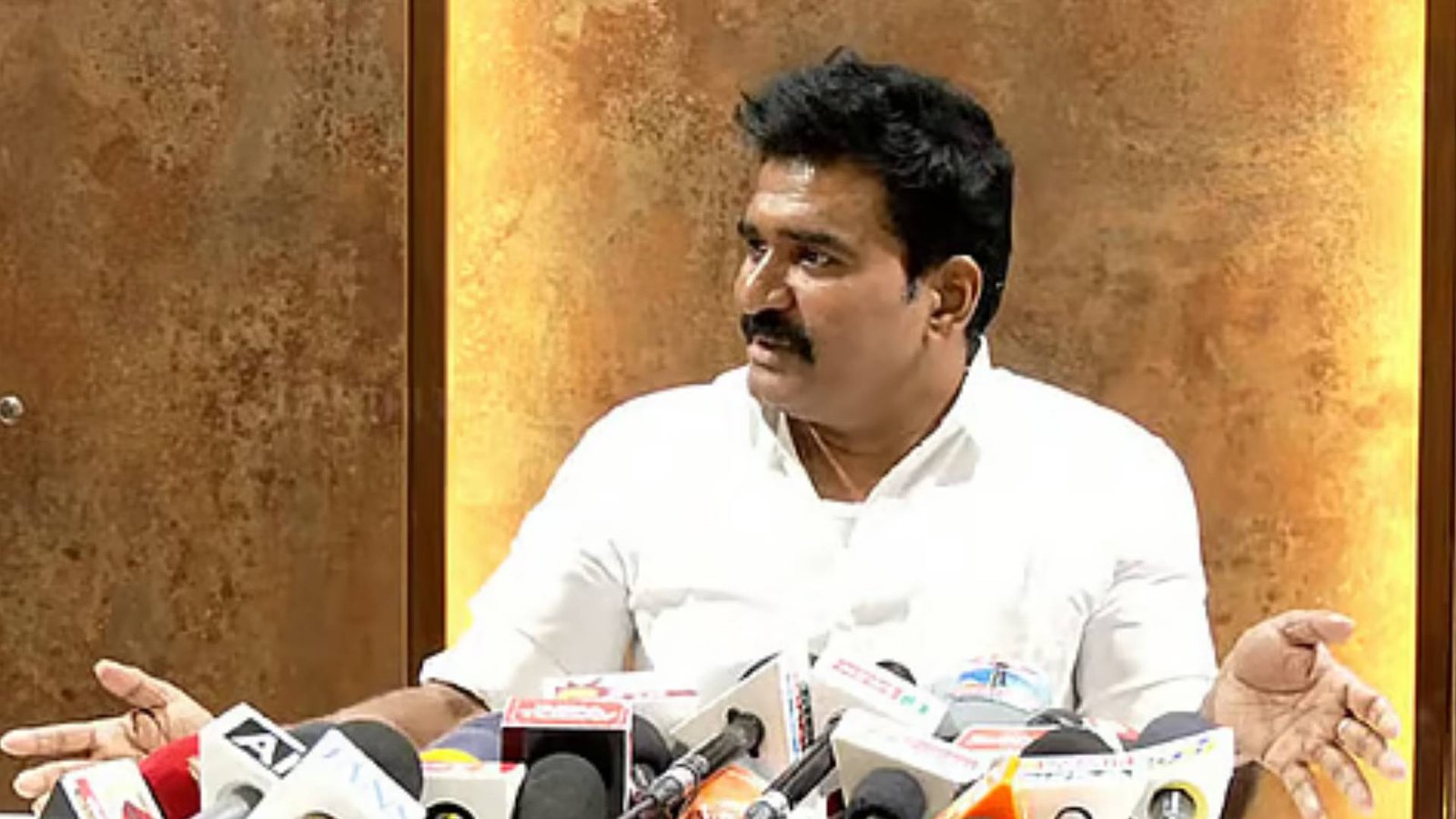 கூட்டணி கட்சிகள் கூட்டத்தில் கம்யூனிஸ்ட் கட்சியினர் பங்கேற்காதது ஏன்? - அமைச்சர் நிர்மல்குமார் பதில்