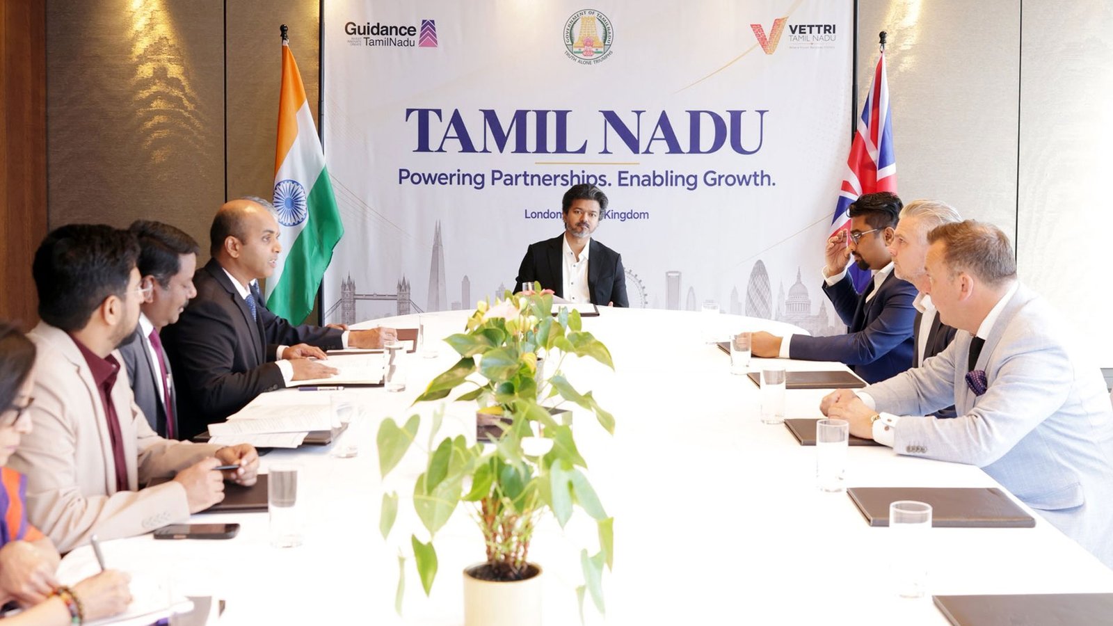 முதல்வர் - அமைச்சர் விஜய் முன்னிலையில் ரூ.15,300 கோடி முதலீட்டு ஒப்பந்தங்கள் கையெழுத்து