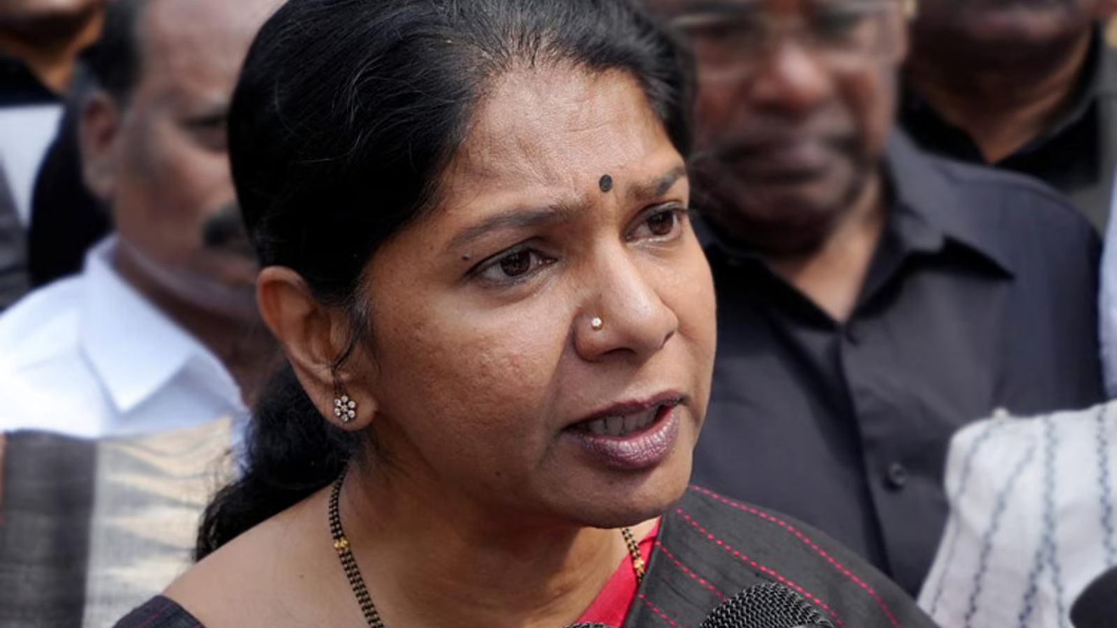 10ம் வகுப்பு மாணவிக்கு நேர்ந்த கொடூரம் – கனிமொழி காட்டம்; போலீஸ் விளக்கத்தால் புதிய திருப்பம்