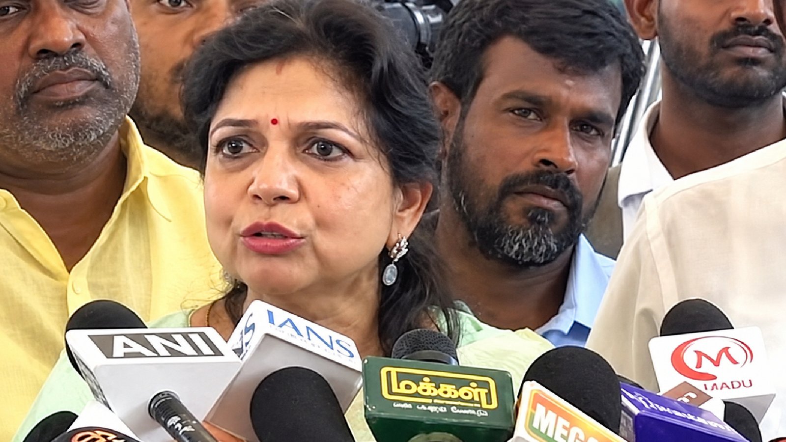 இடைத்தேர்தலில் யாருக்கும் ஆதரவு தெரிவிக்காதது ஏன்? சவுமியா அன்புமணி விளக்கம்...