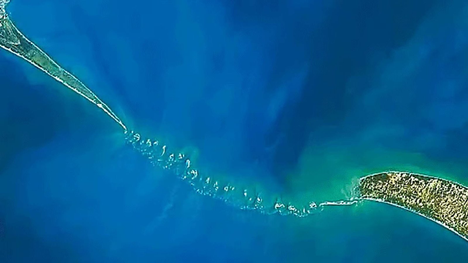 ராமர் பாலத்தை படகு மூலம் பார்வையிட ஆன்மிக சுற்றுலா: இலங்கையில் இன்று தொடக்கம்!!