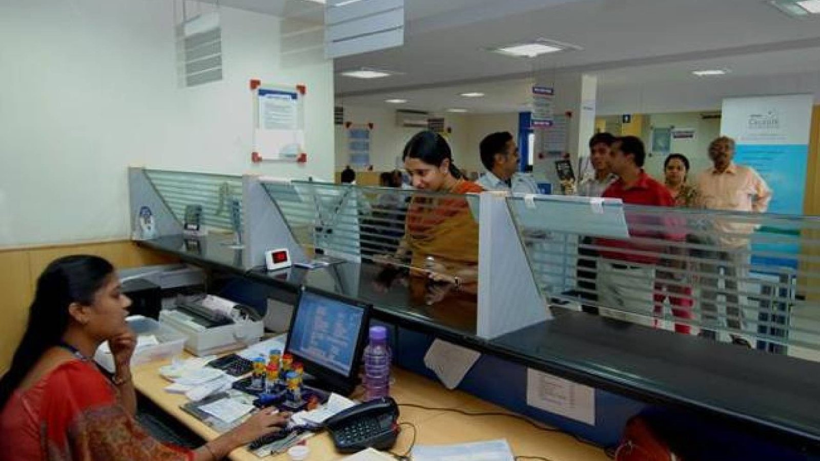 நாடு முழுவதும் வழக்கம் போல இயங்கும் வங்கிகள்; வாடிக்கையாளர்கள் நிம்மதி – செப்.28–30 வேலைநிறுத்தம் ஒத்திவைப்பு