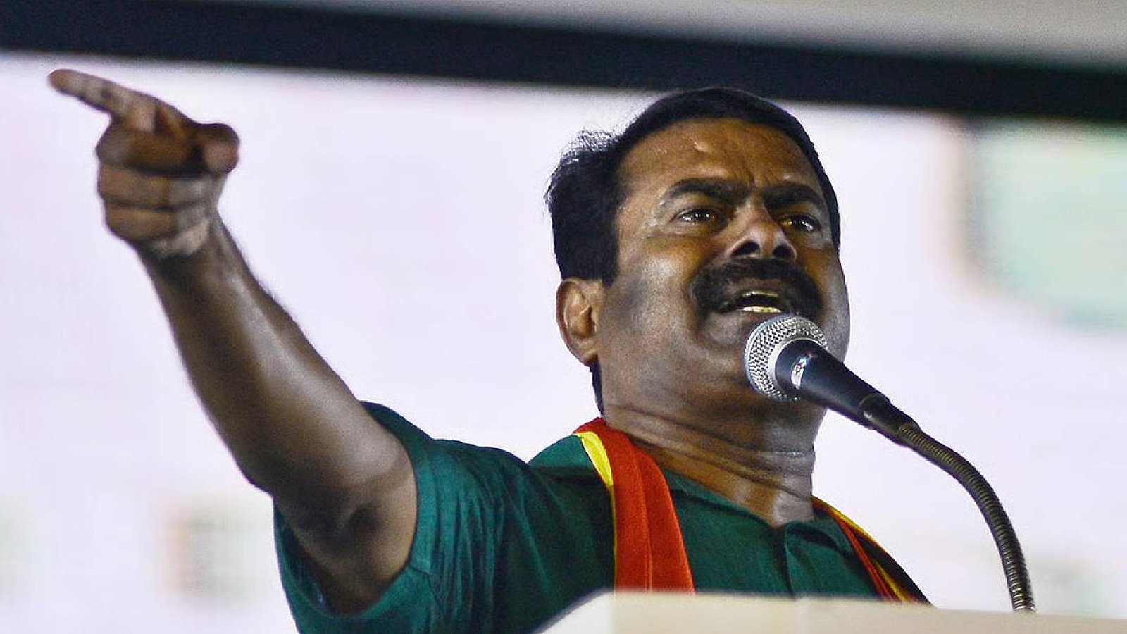 “ராஜினாமா செய்துவிட்டு அதே பதவிக்கு போட்டியிடுவது வெட்கக்கேடானது” – சீமான் பாய்ச்சல்!