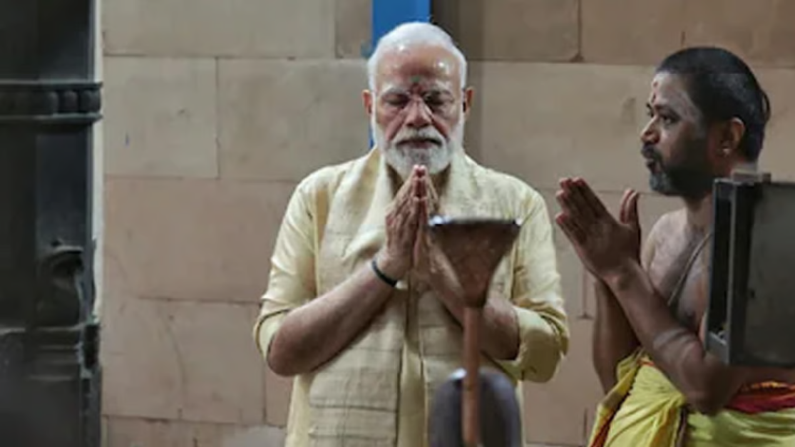 அரசுப் பொறுப்பில் 25 ஆண்டுகள் நிறைவு; டெல்லி விநாயகர் கோயிலில் பிரதமர் மோடி வழிபாடு