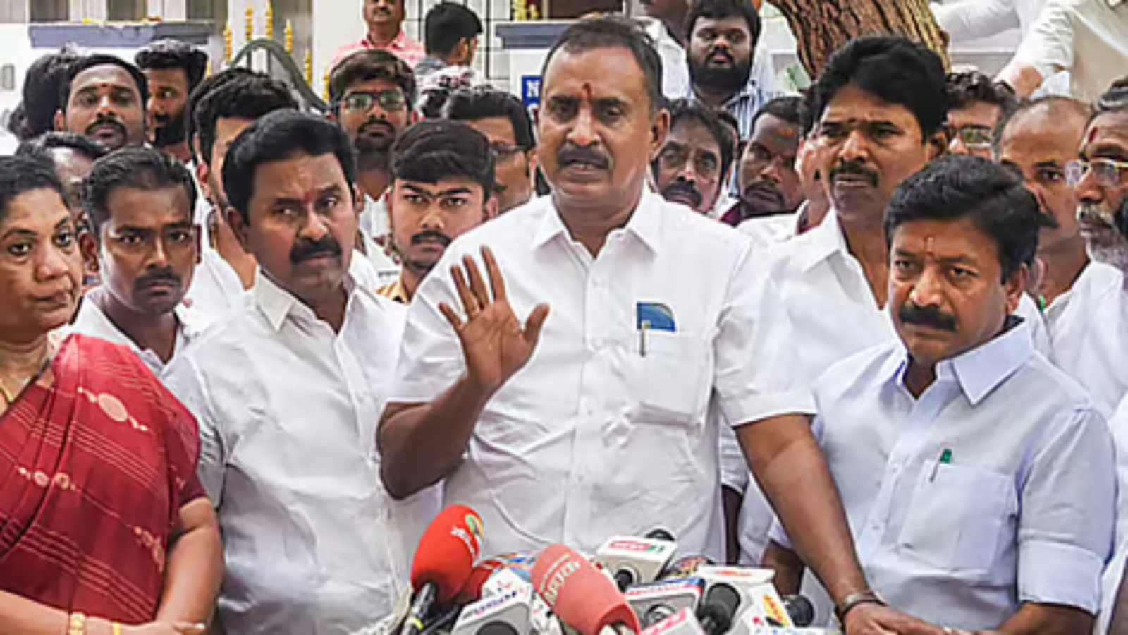 பூந்தமல்லி–வடபழனி மெட்ரோ சேவை: மோடி, விஜய்க்கு நன்றி; எடப்பாடி பழனிசாமி பெயரைத் தவிர்த்த வேலுமணி!