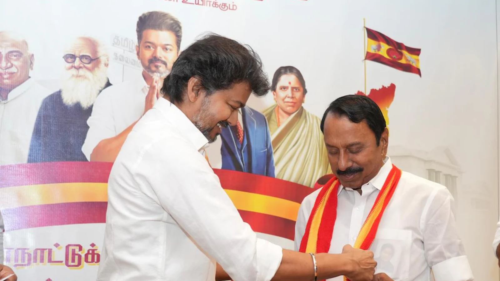 அதிமுகவில் இருந்து மேலும் 15 பேர் தவெகவுக்கு வருவார்கள் – செங்கோட்டையன்!