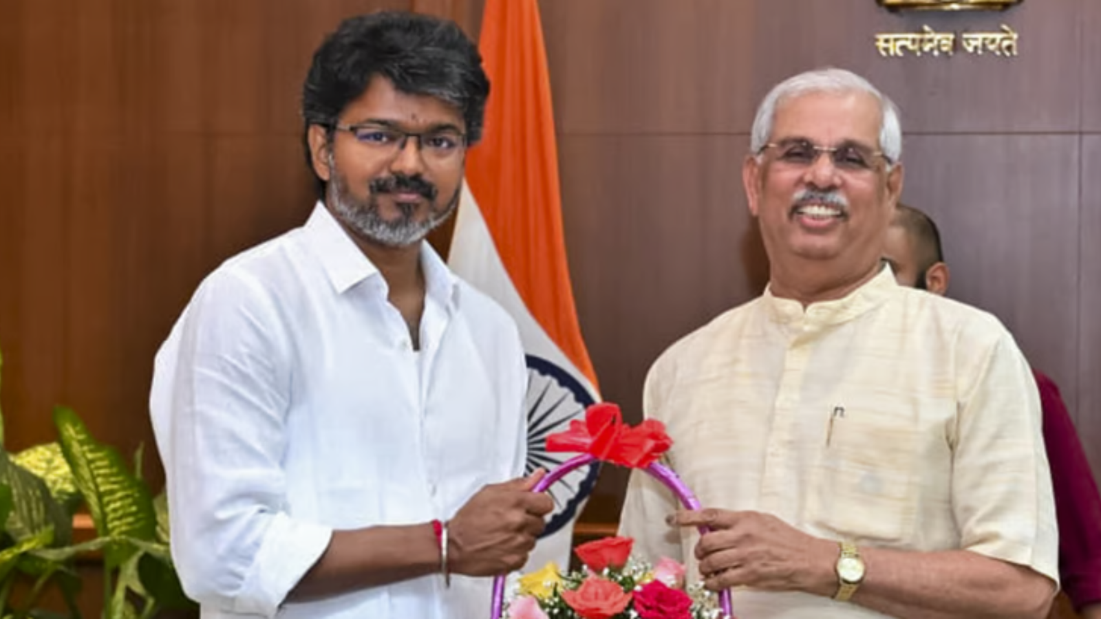 முதல்வர் விஜய் - ஆளுநர் சந்திப்பு: தமிழக அரசியலில் என்ன நடக்கிறது?