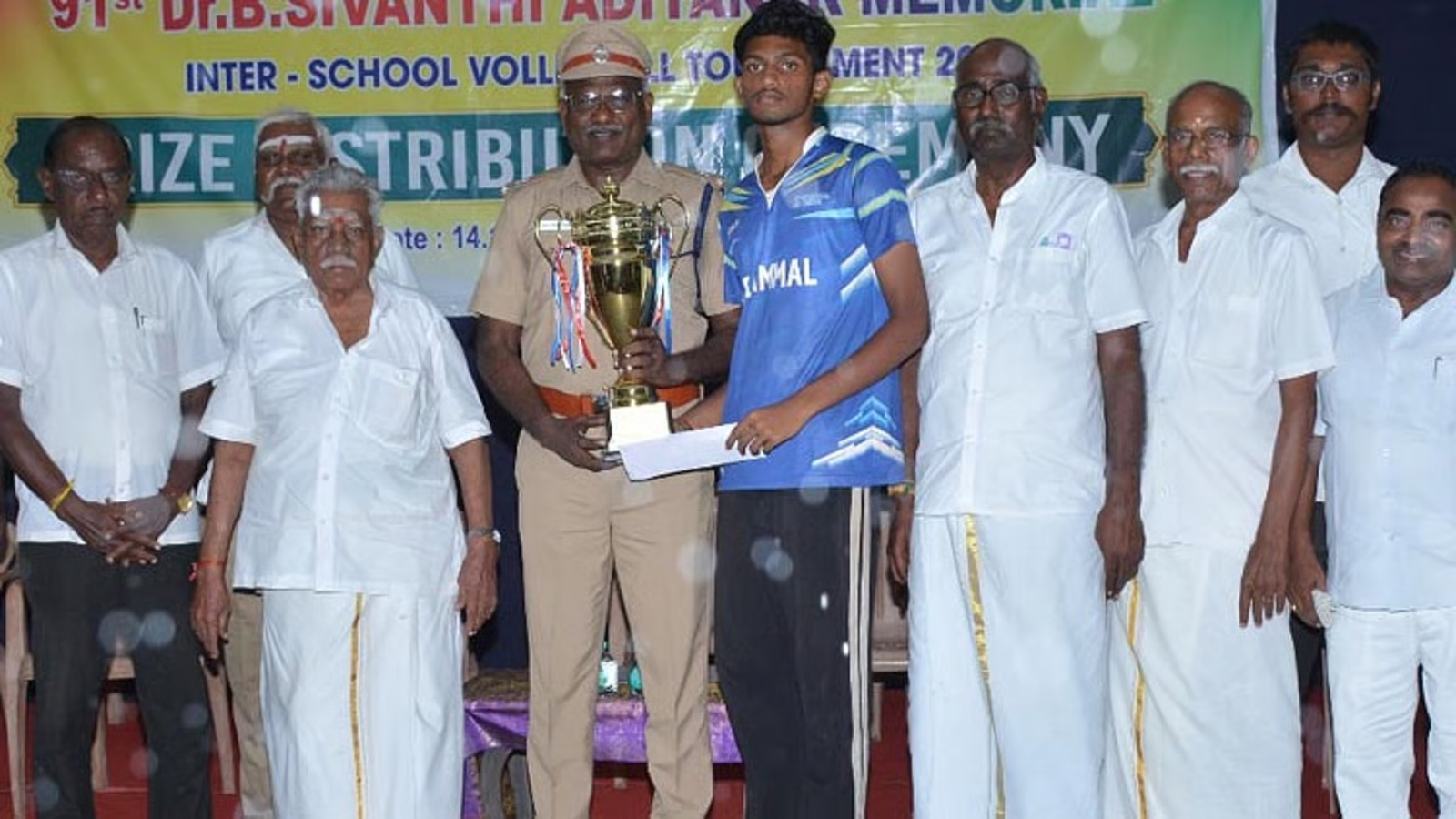 சிவந்தி ஆதித்தனார் 91-வது பிறந்த நாள்: கைப்பந்து போட்டிகளில் வென்ற மாணவர்களுக்குப் பரிசு!