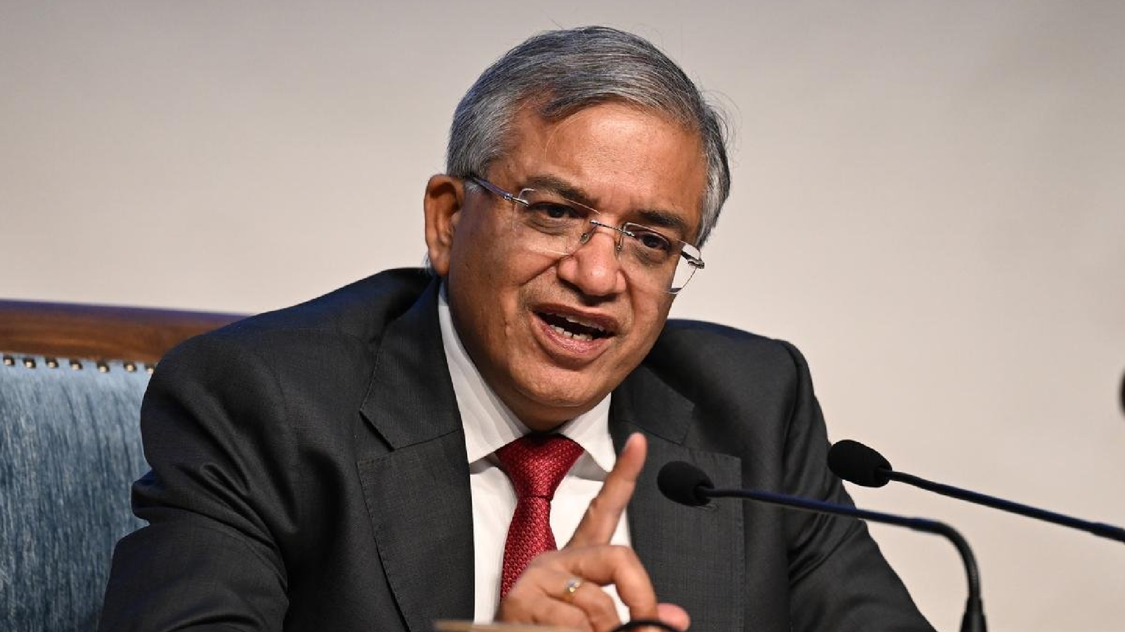 வாக்காளர் பட்டியல் திருத்த முறைகேடு: தேர்தல் ஆணையத்திற்கு உச்ச நீதிமன்றம் நோட்டீஸ்!