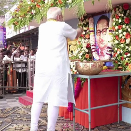 நாகர்கோவில் சாலைப்பயணத்தில் அண்ணா சிலைக்கு பிரதமர் மோடி மலர் தூவி மரியாதை! அதிமுக - பாஜக தொண்டர்கள் உற்சாகம்.