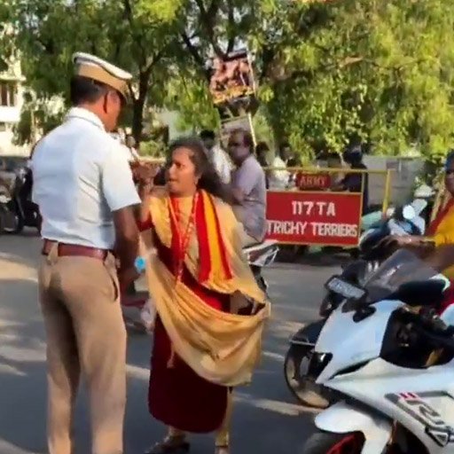 காவல்துறை வாகனத்திற்கே மிரட்டலா? ஹெல்மெட் இன்றி ஒரே பைக்கில் 3 டிவி்கே (TVK) தொண்டர்கள் - வைரலாகும் அதிர்ச்சி வீடியோ!